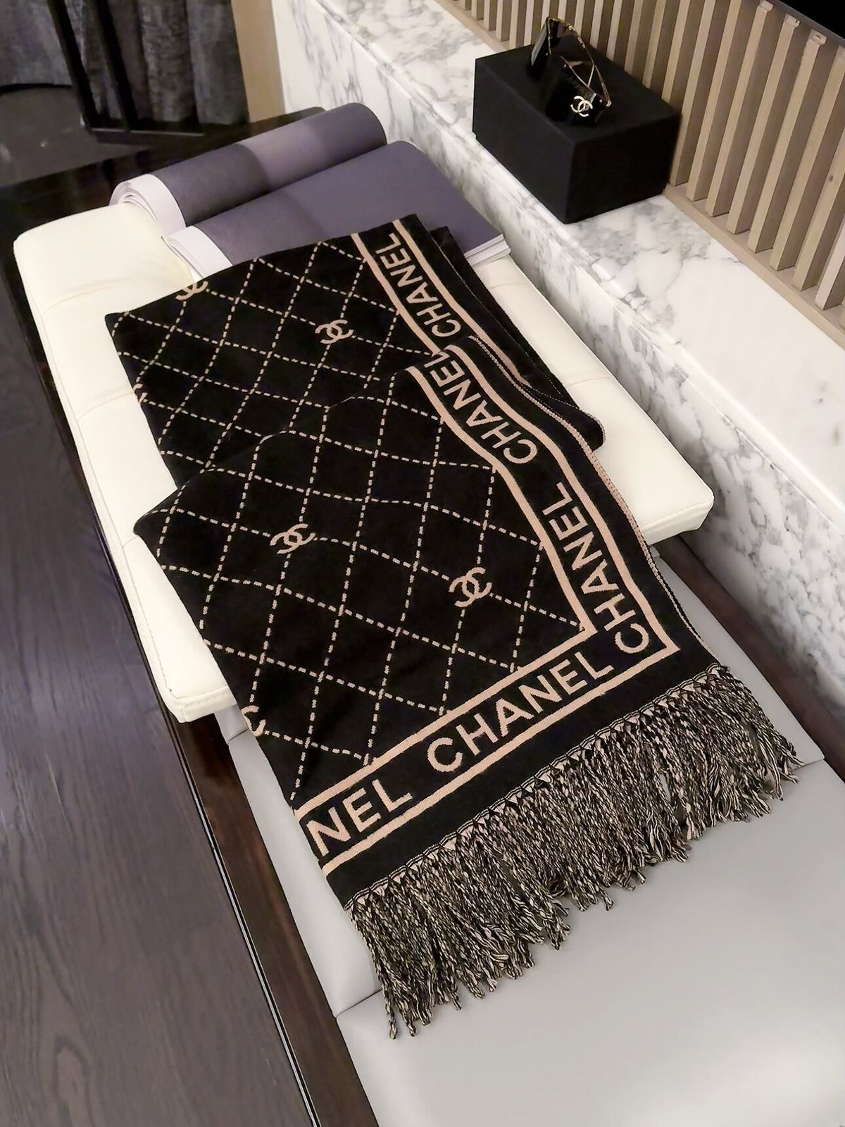 ✨ 2026 New Diamond Jacquard Cashmere Scarf – Soft, Elegant & Luxurious