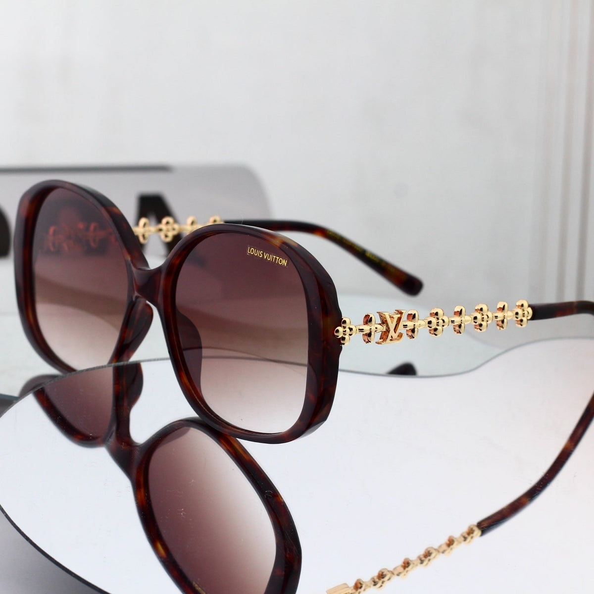 Alloy Metal Polygon Logo Sunglasses 4142