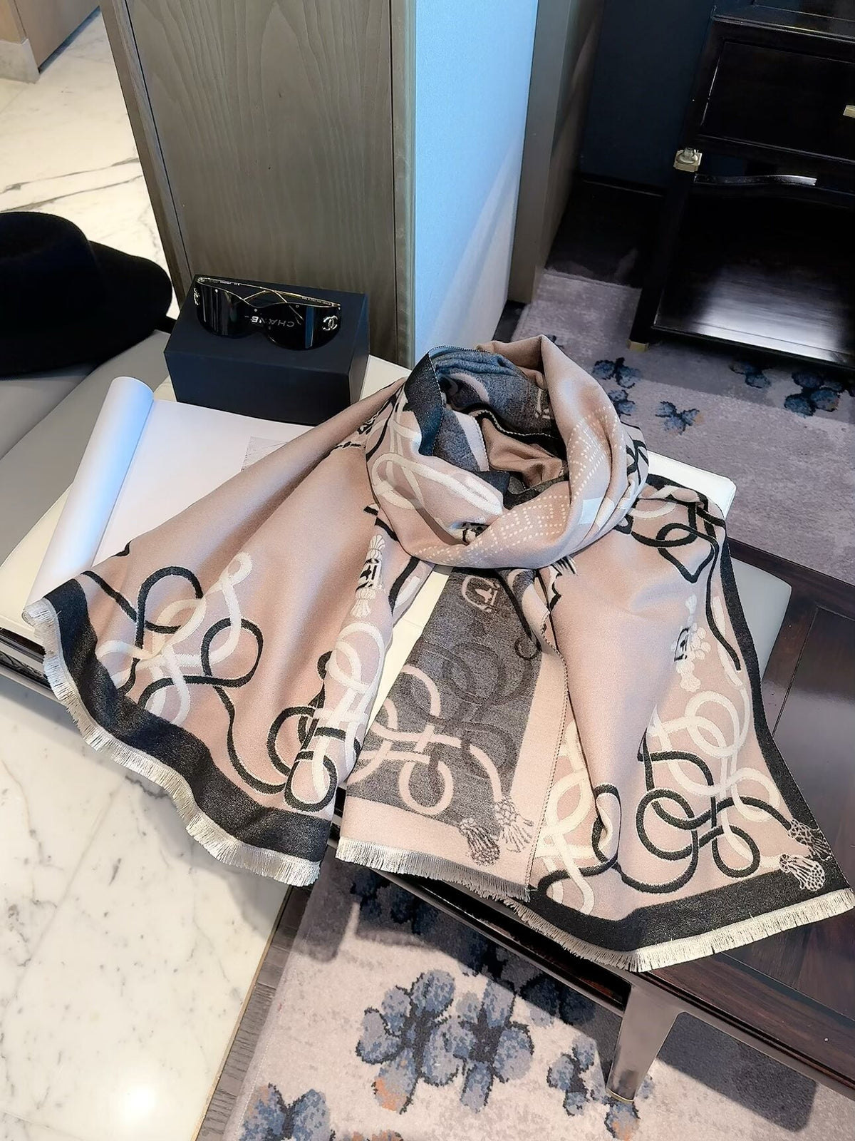 2026 New Vintage Equestrian Cashmere Scarf – Ornamental Horse Motif, Elegant Heritage Style