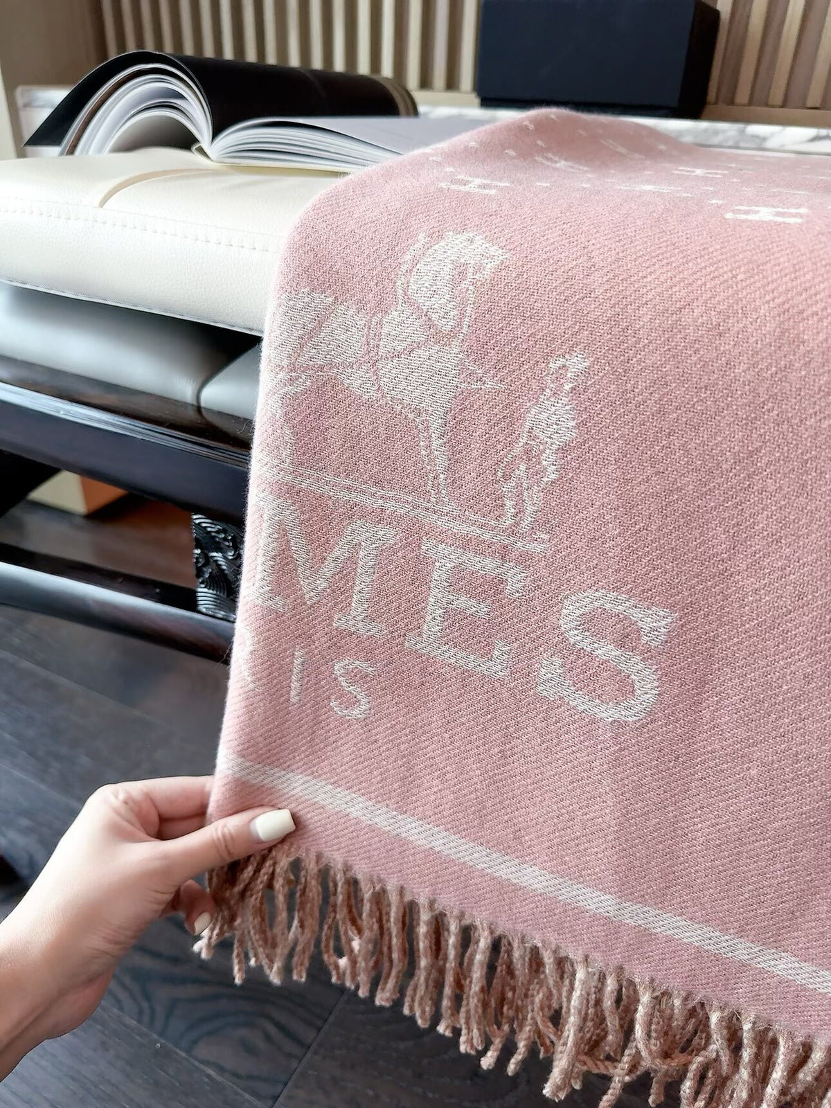 2026 New Double-Sided Carriage Cashmere Scarf Elegant Heritage Style
