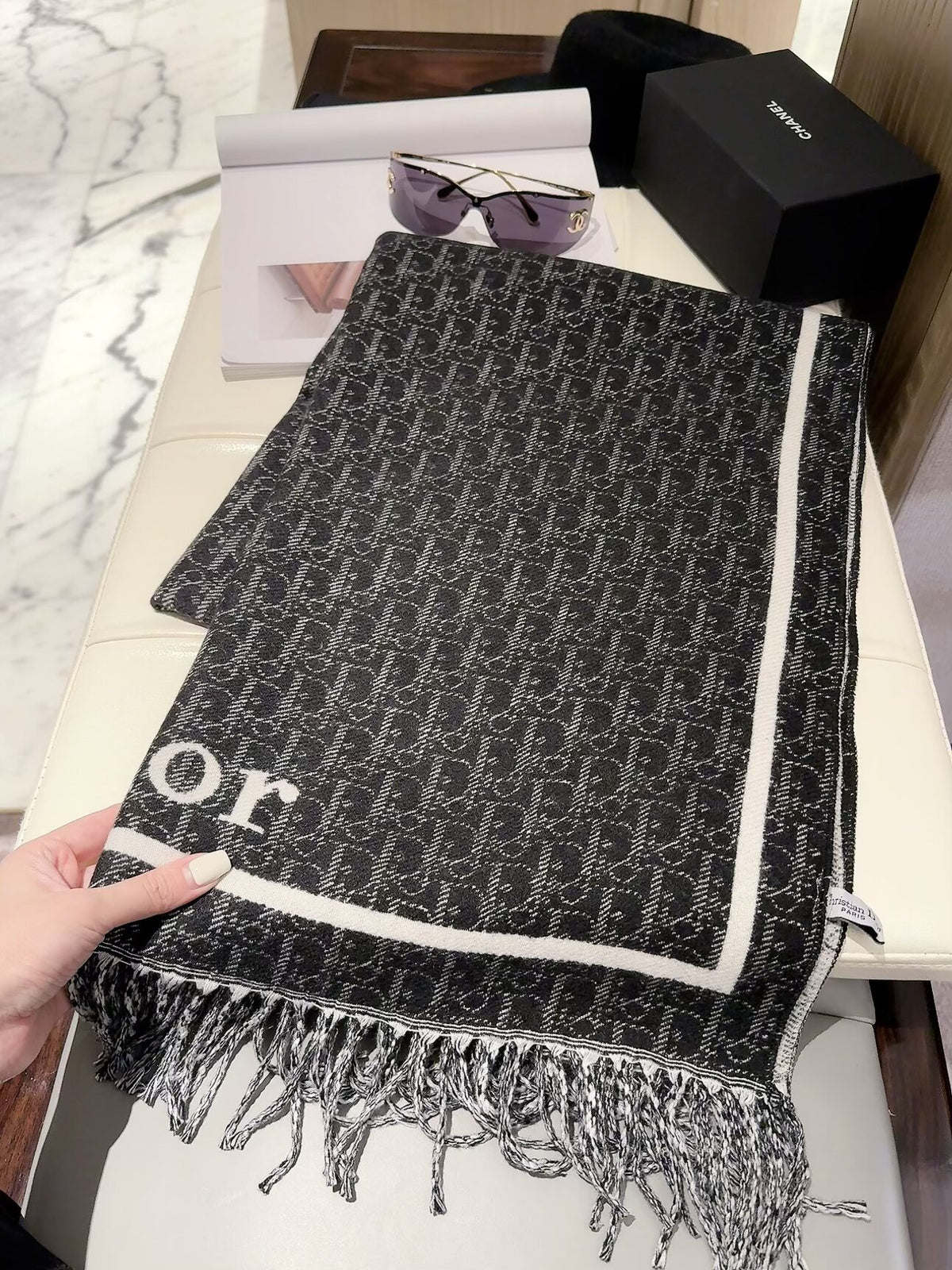 2026 New French-Inspired Jacquard Cashmere Scarf – Elegant Heritage Pattern, Soft Luxury Style