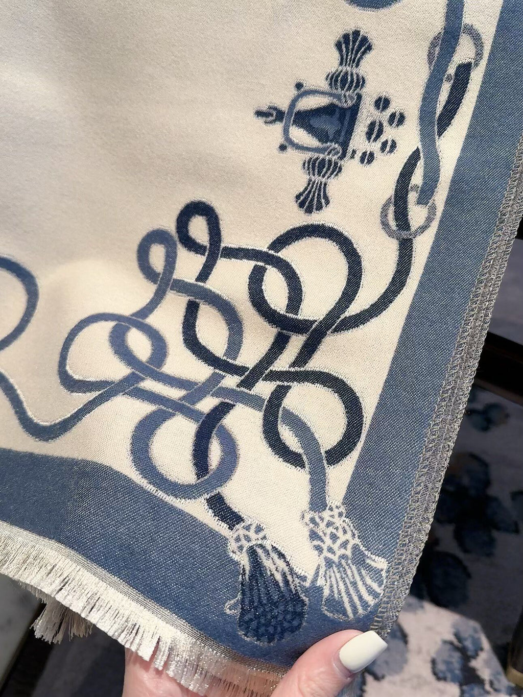 2026 New Vintage Equestrian Cashmere Scarf – Ornamental Horse Motif, Elegant Heritage Style