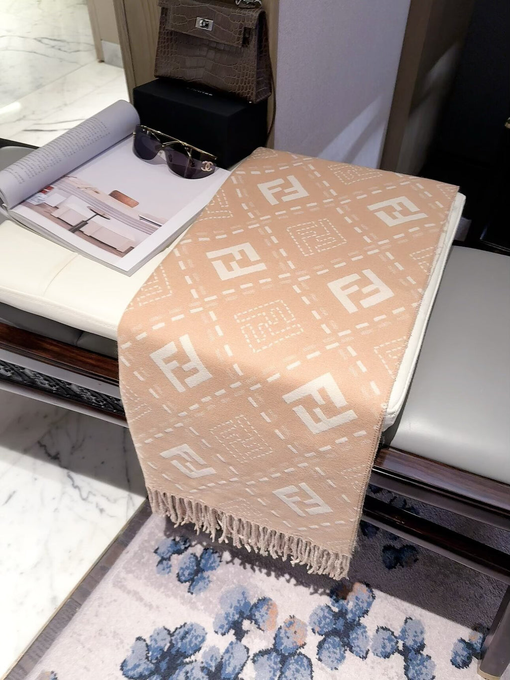 2026 New Geometric Jacquard Cashmere Scarf – Soft Thick Cashmere, Reversible Styling, Multiple Colors