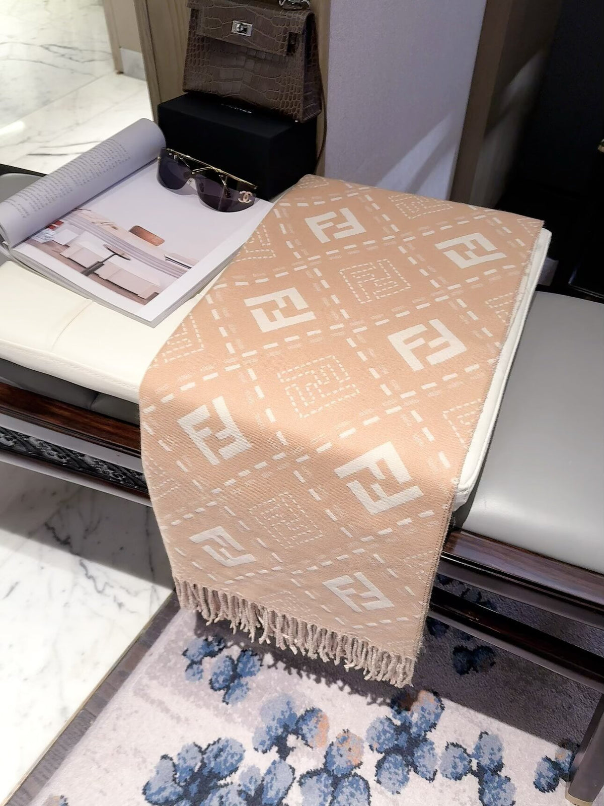 2026 New Geometric Jacquard Cashmere Scarf – Soft Thick Cashmere, Reversible Styling, Multiple Colors