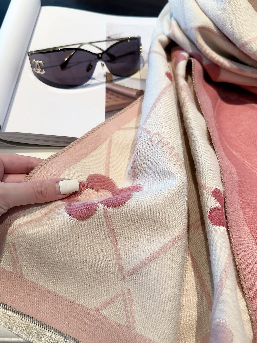 2026 New Diamond Camellia Cashmere Scarf – Elegant Floral Jacquard, Soft French-Inspired Style
