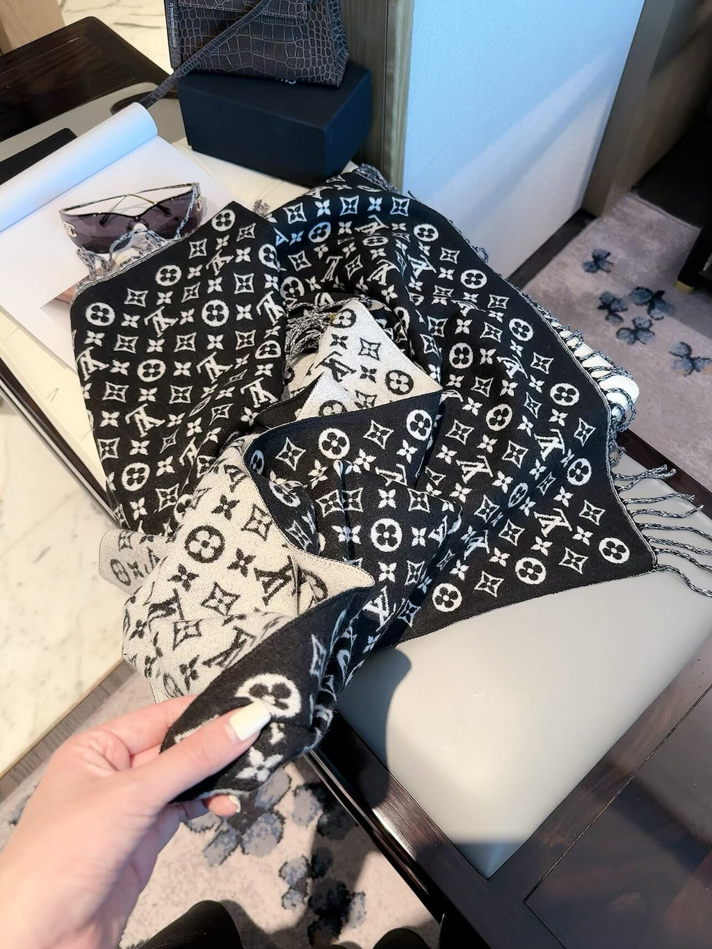 ✨ 2026 New Classic Heritage Jacquard Cashmere Scarf – Timeless Quiet Luxury