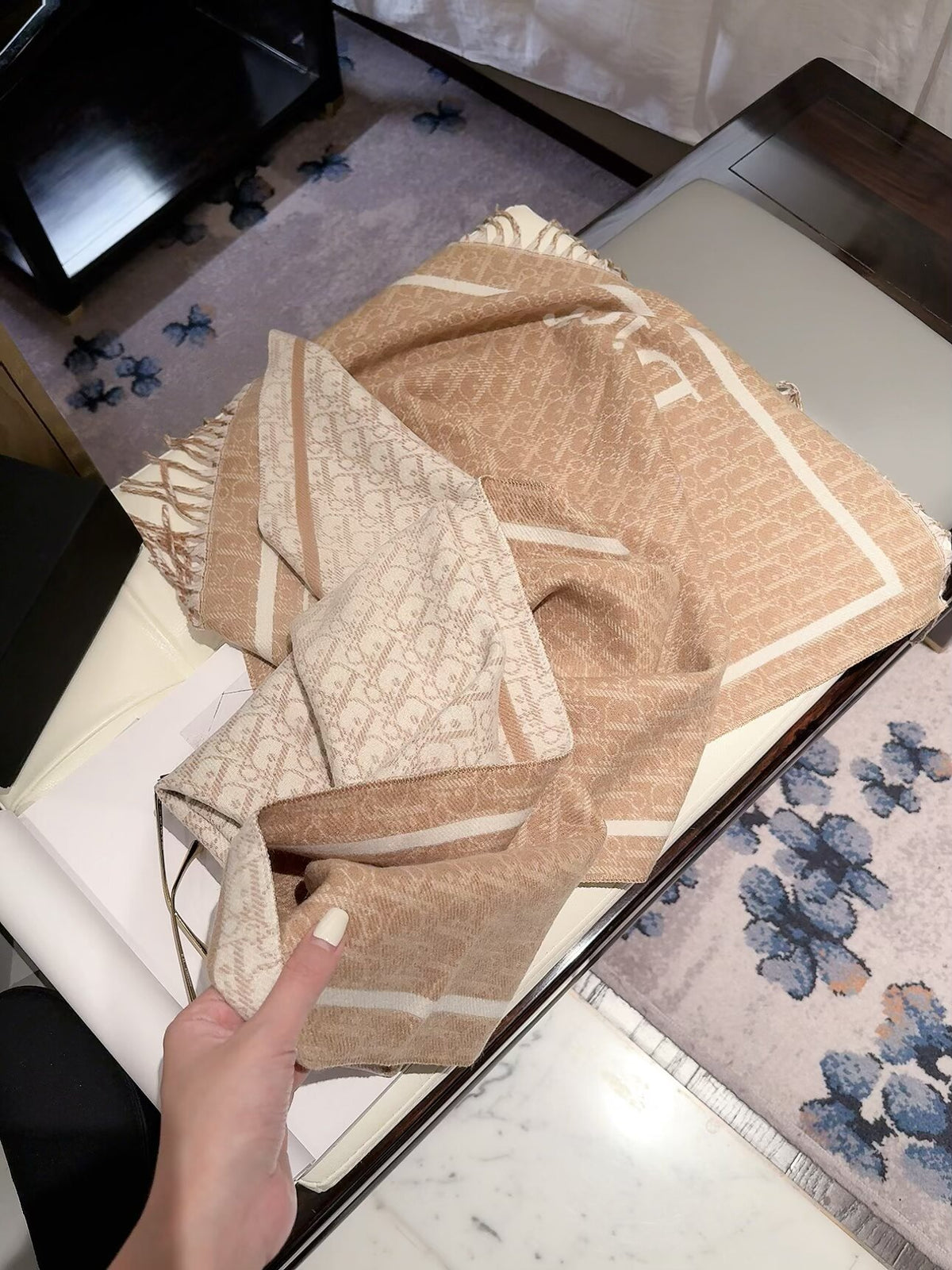 2026 New French-Inspired Jacquard Cashmere Scarf – Elegant Heritage Pattern, Soft Luxury Style