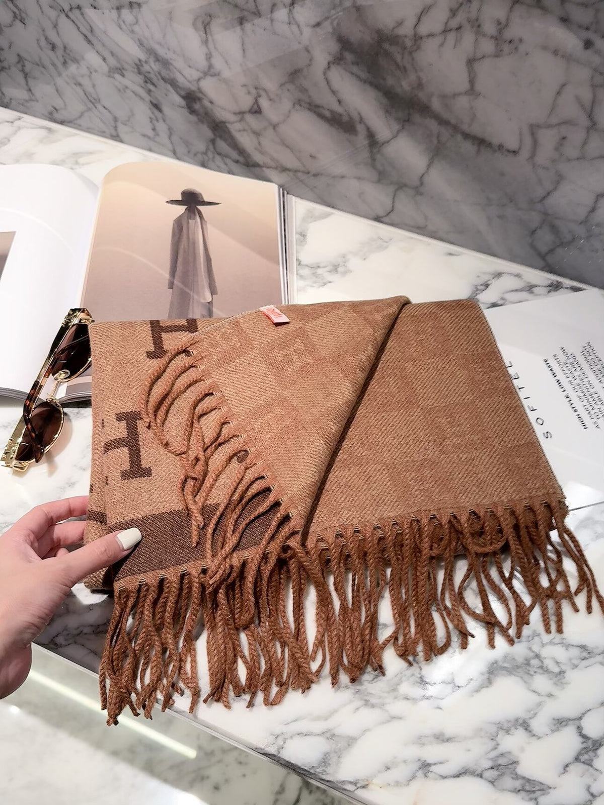 2026 New Checkered Cashmere Scarf – Elegant Autumn/Winter Essential
