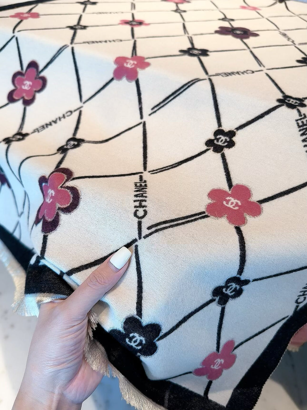 2026 New Diamond Camellia Cashmere Scarf – Elegant Floral Jacquard, Soft French-Inspired Style