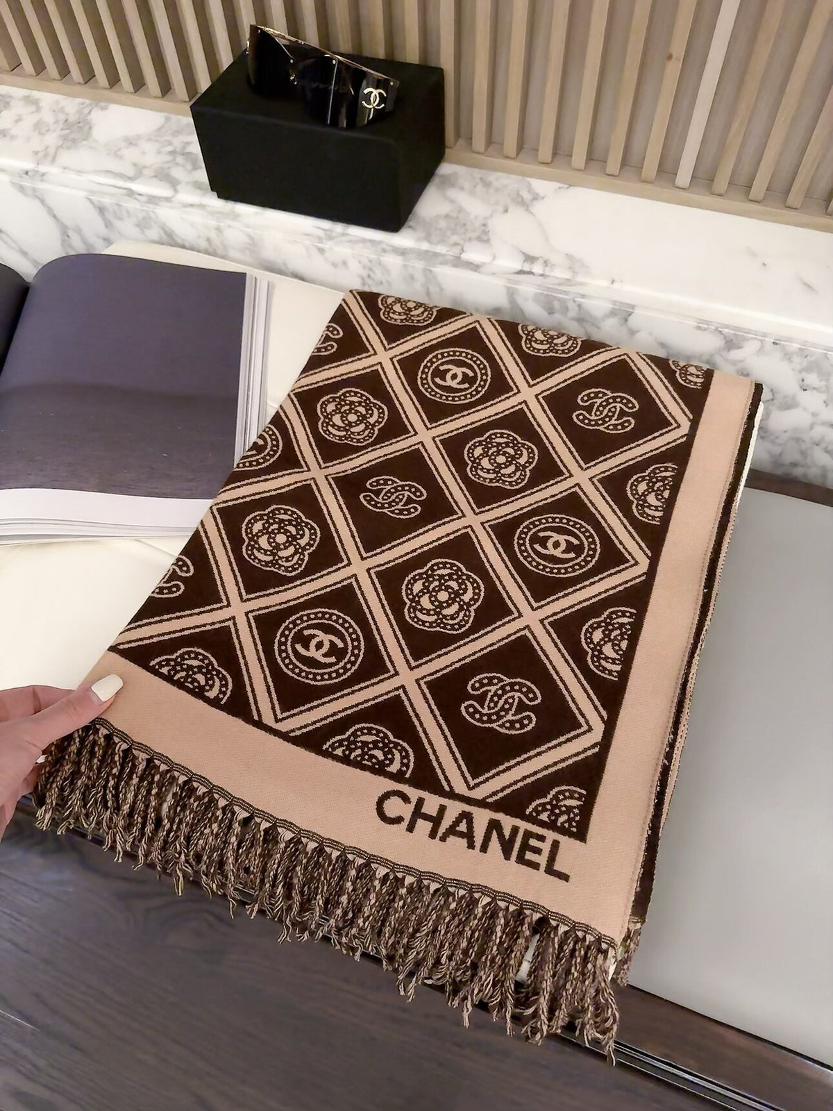 ✨ 2026 New Vintage Diamond Jacquard Cashmere Scarf – Refined Retro Elegance