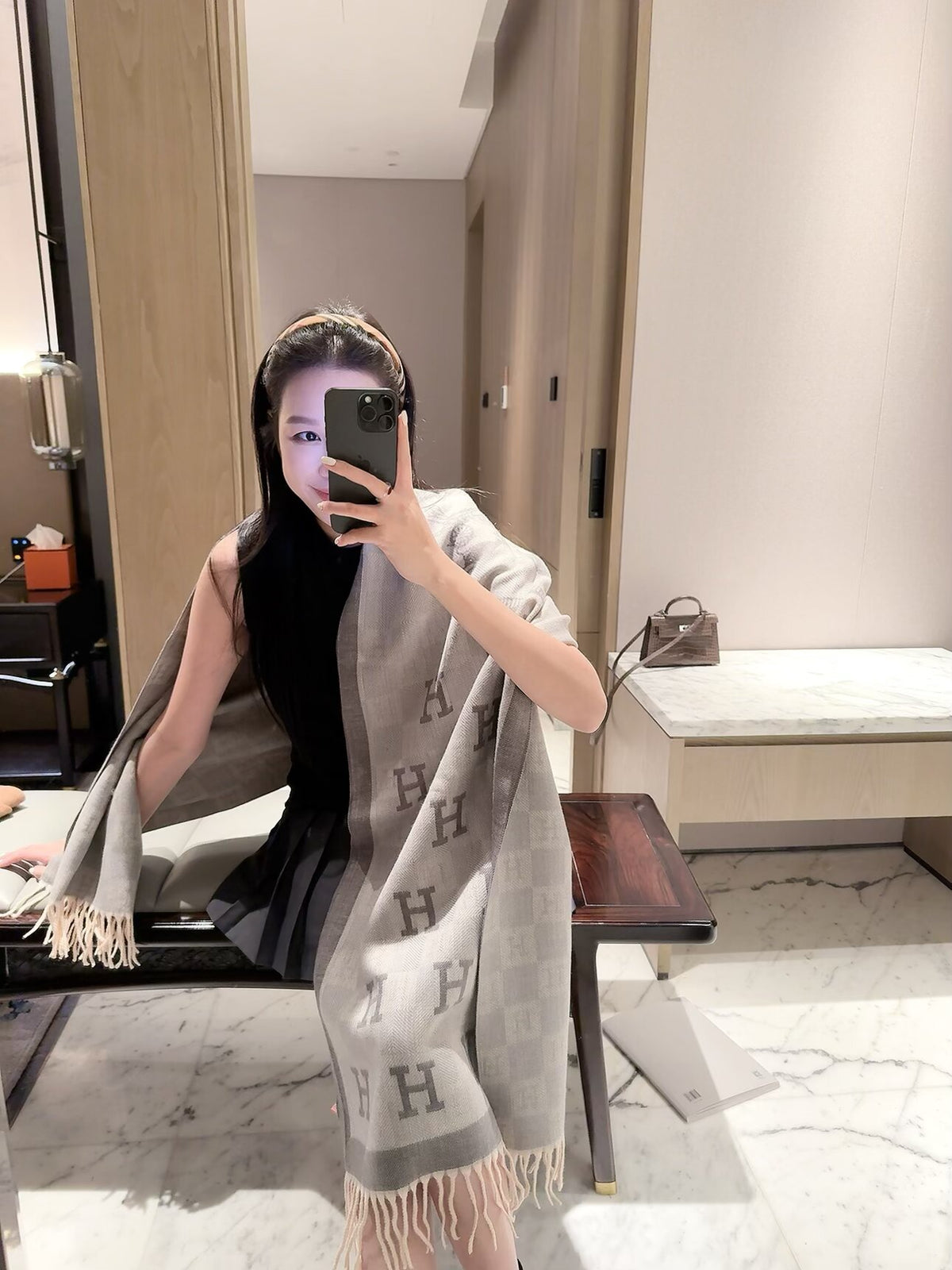 2026 New Checkered Cashmere Scarf – Elegant Autumn/Winter Essential