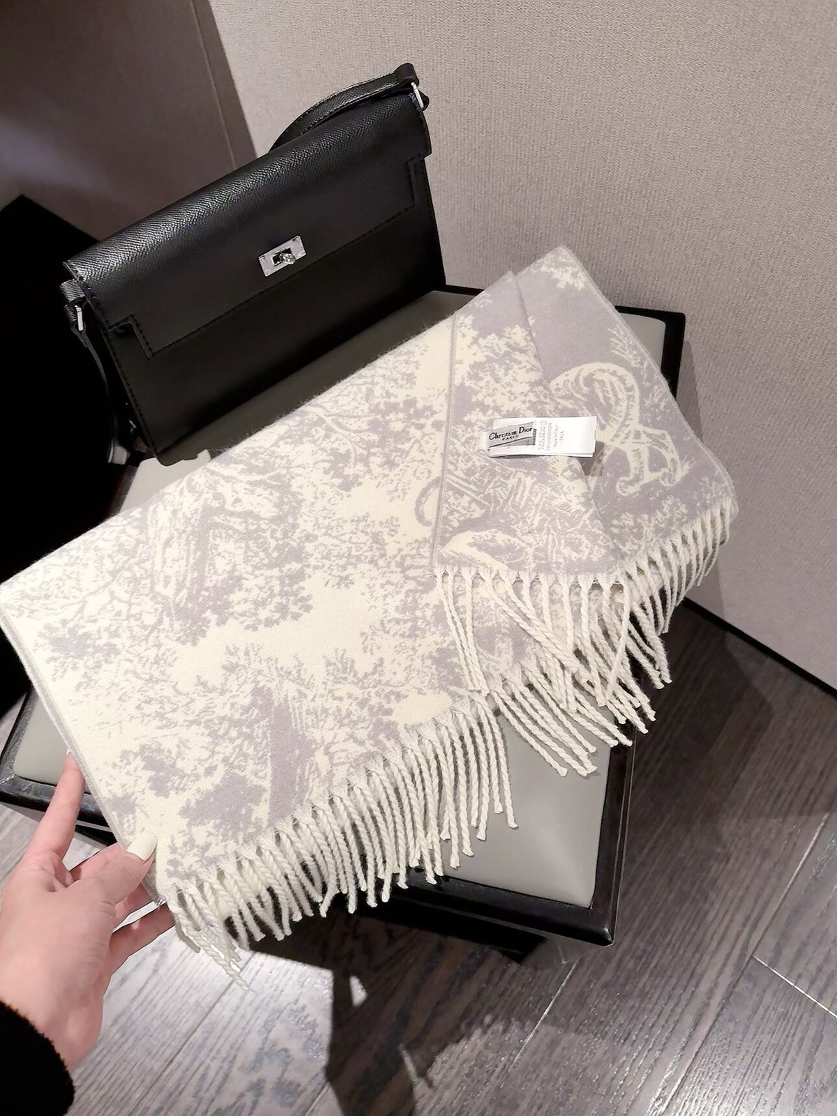 2026 Ink-Wash Jungle Wool Scarf – Artistic Animal Print, French-Inspired Elegance