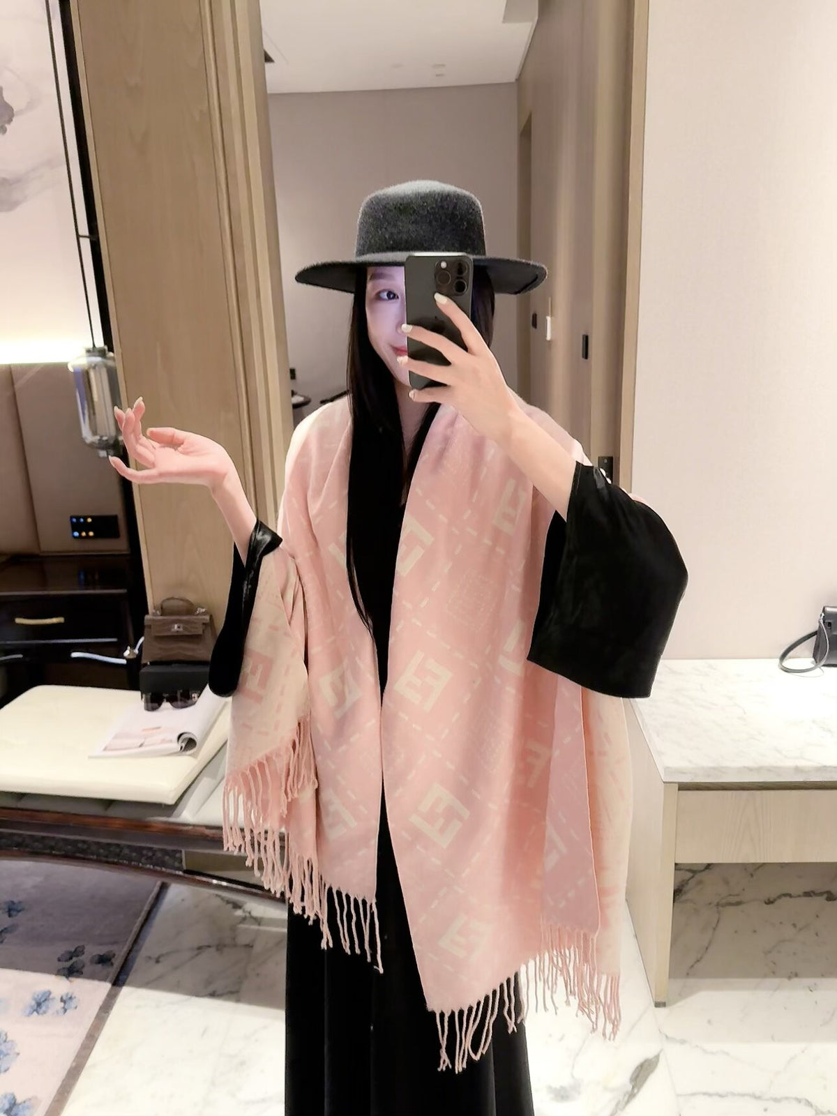 2026 New Geometric Jacquard Cashmere Scarf – Soft Thick Cashmere, Reversible Styling, Multiple Colors