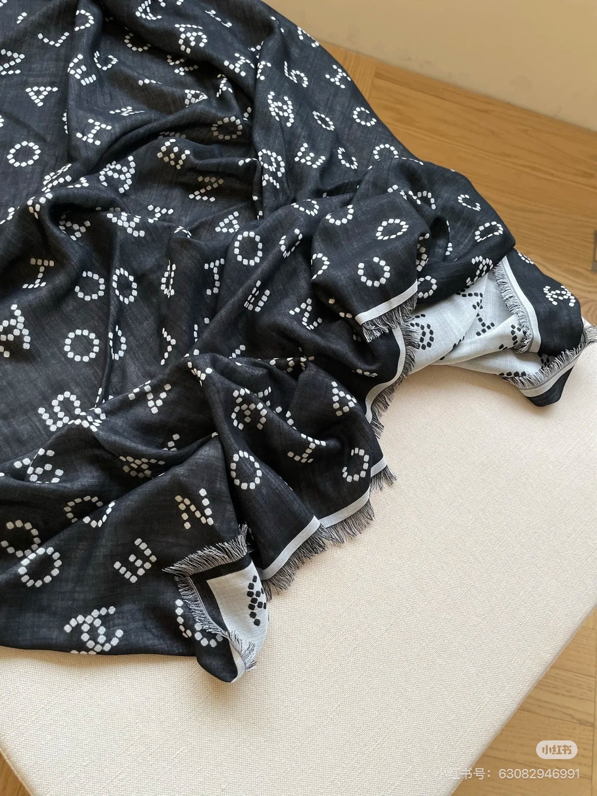 🖤 Double-Sided Jacquard Wool & Silk Square Scarf ‼️