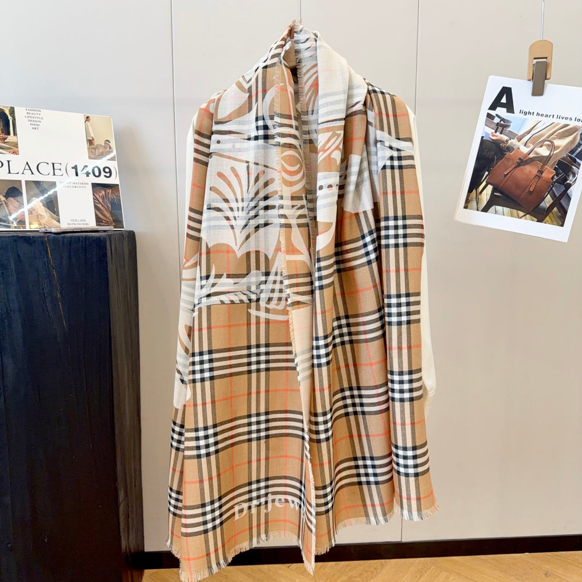 Reversible Equestrian Plaid Scarf – 70% Wool & 30% Silk, Double-Sided Contrast Design, 200 × 65 cm