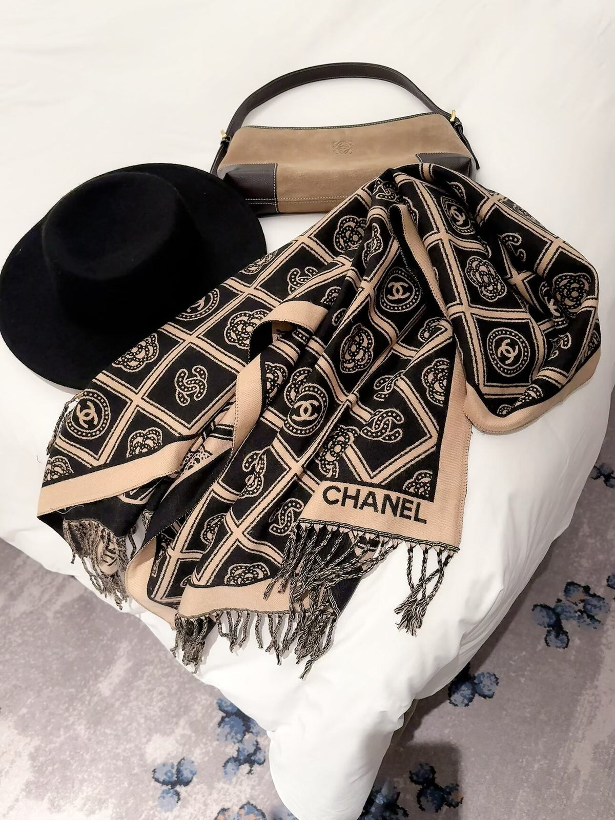 ✨ 2026 New Vintage Diamond Jacquard Cashmere Scarf – Refined Retro Elegance