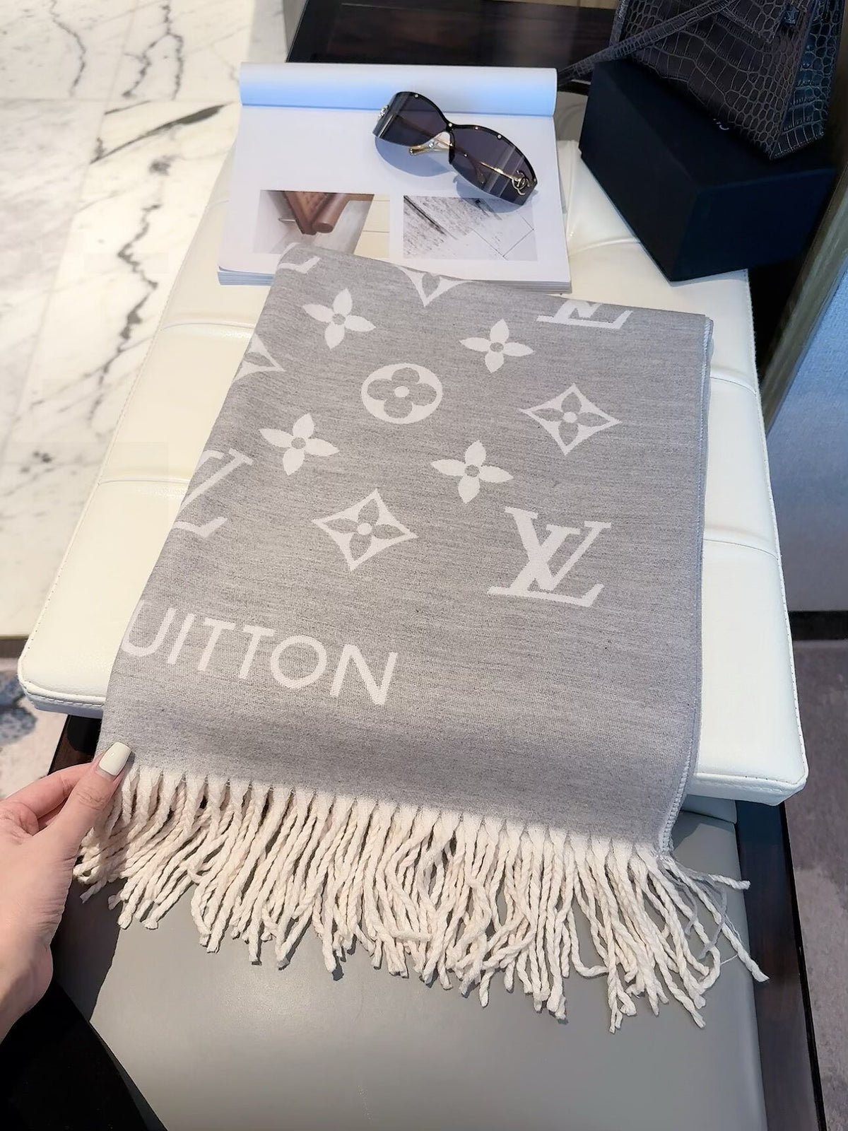 2026 New Classic Pattern Cashmere Scarf – Thickened Soft Cashmere, Elegant Fringe, Versatile Wrap