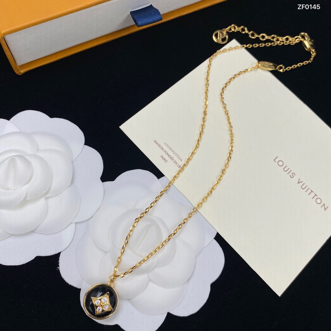 Four Leaf Clover Diamond Pendant Necklace