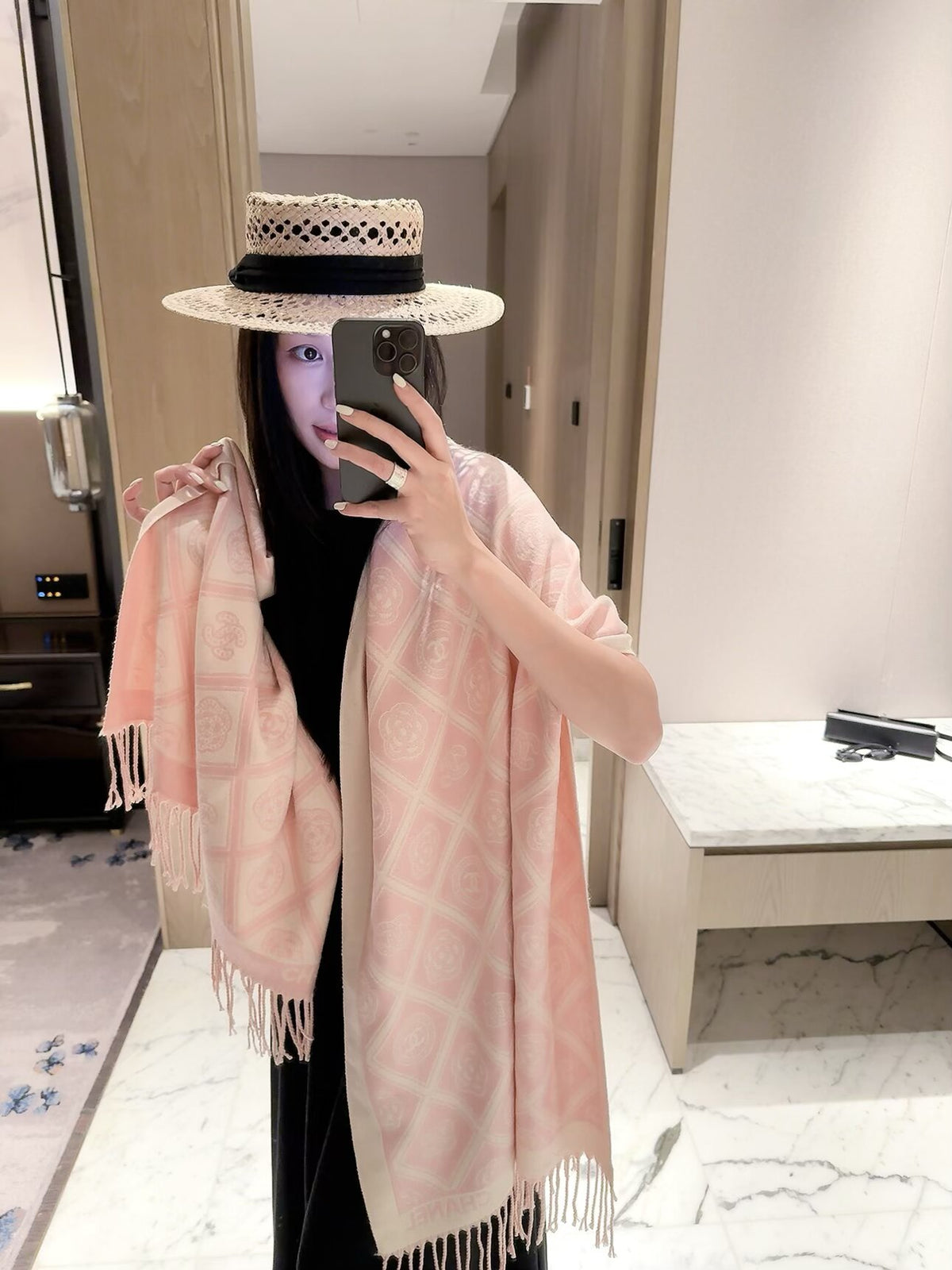 ✨ 2026 New Vintage Diamond Jacquard Cashmere Scarf – Refined Retro Elegance