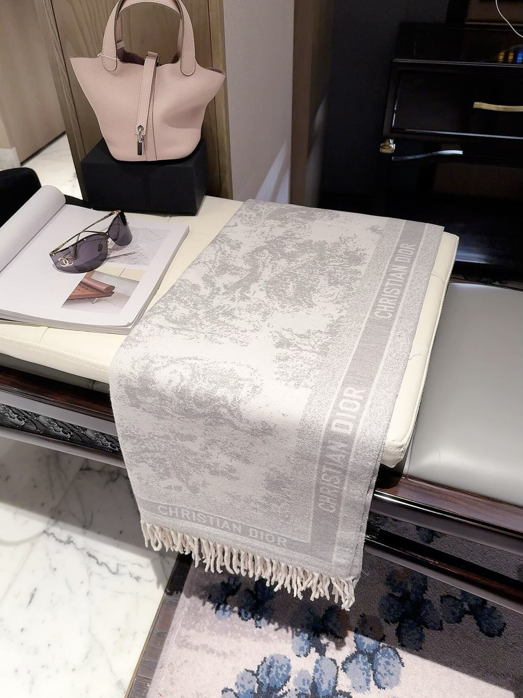 2026 New Jungle Animal Cashmere Scarf – Artistic Botanical Jacquard, French-Inspired Vintage Style