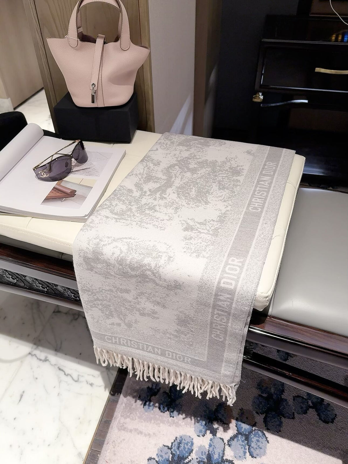 2026 New Jungle Animal Cashmere Scarf – Artistic Botanical Jacquard, French-Inspired Vintage Style