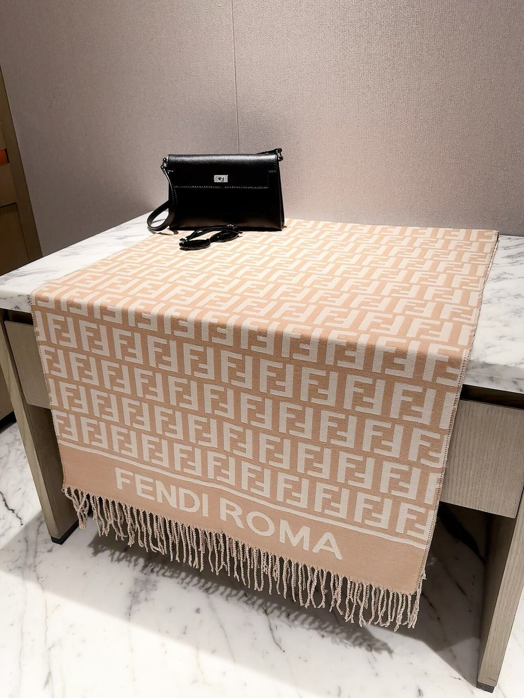 2026 New Geometric Jacquard Cashmere Scarf ✨｜Soft & Warm, Versatile Scarf & Wrap