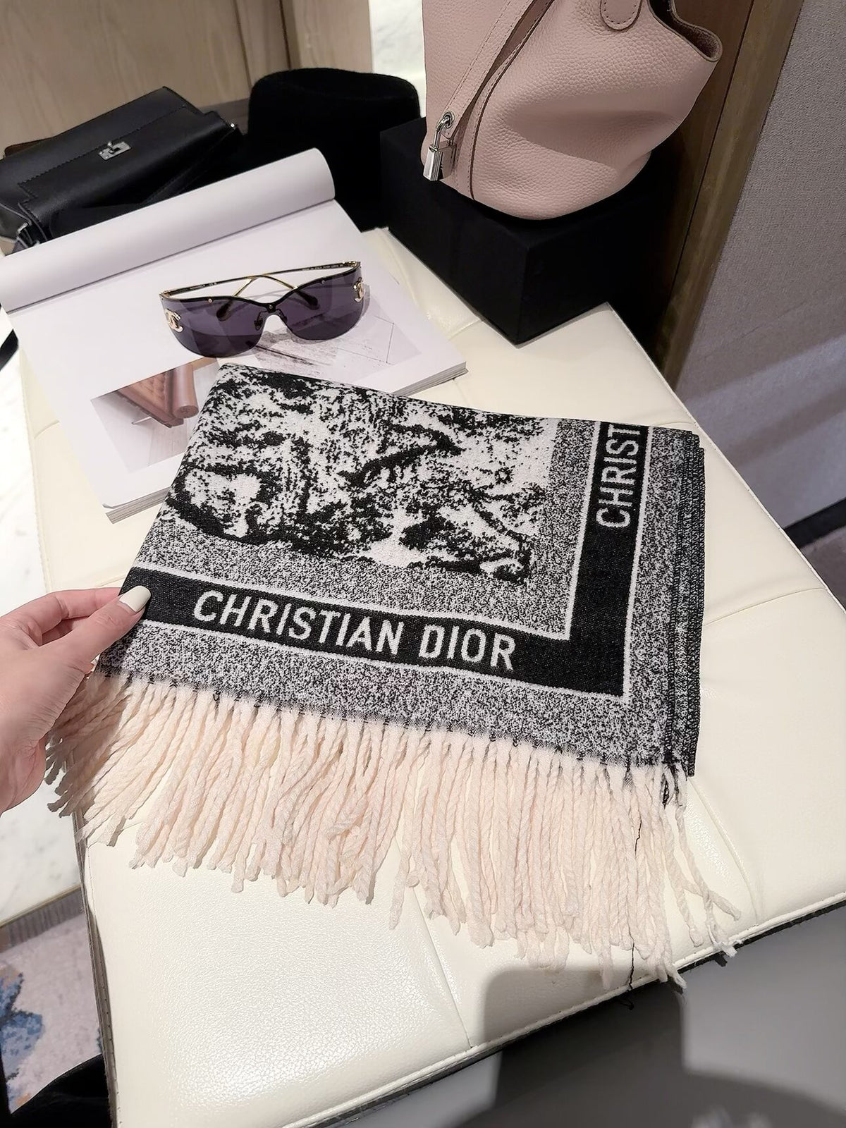 2026 New Jungle Animal Cashmere Scarf – Artistic Botanical Jacquard, French-Inspired Vintage Style