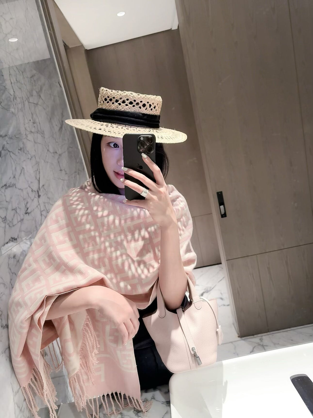 2026 New Geometric Jacquard Cashmere Scarf ✨｜Soft & Warm, Versatile Scarf & Wrap