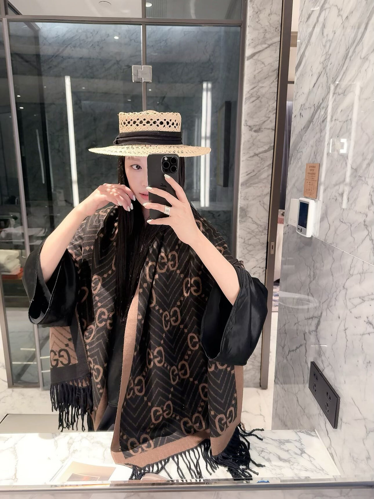 2026 New Chevron Wave Cashmere Scarf – Geometric Jacquard, Contrast Border, Vintage-Inspired Style