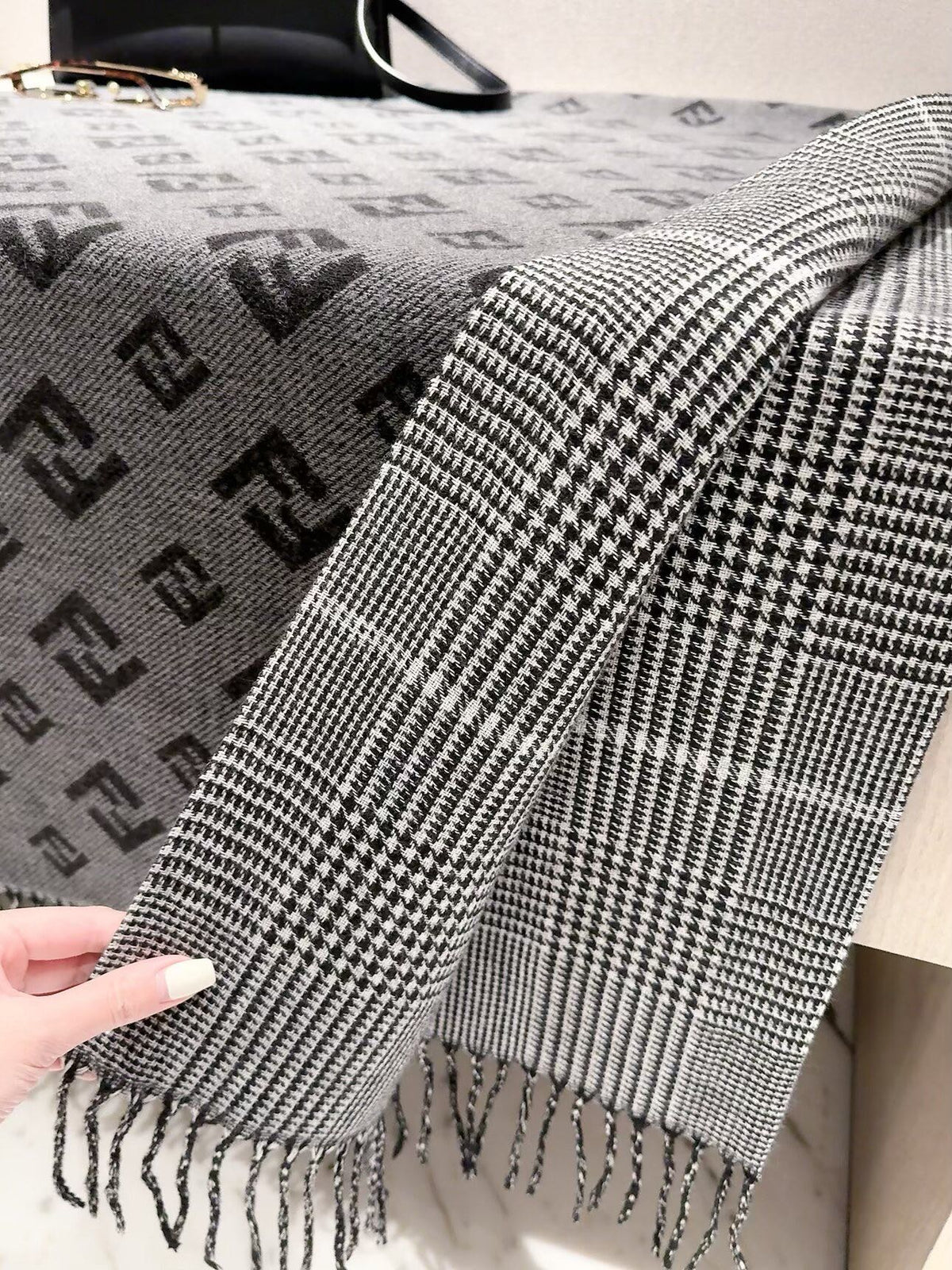 ✨ 2026 New Double-Sided Cashmere Scarf – Two Patterns, Two Styles 💥