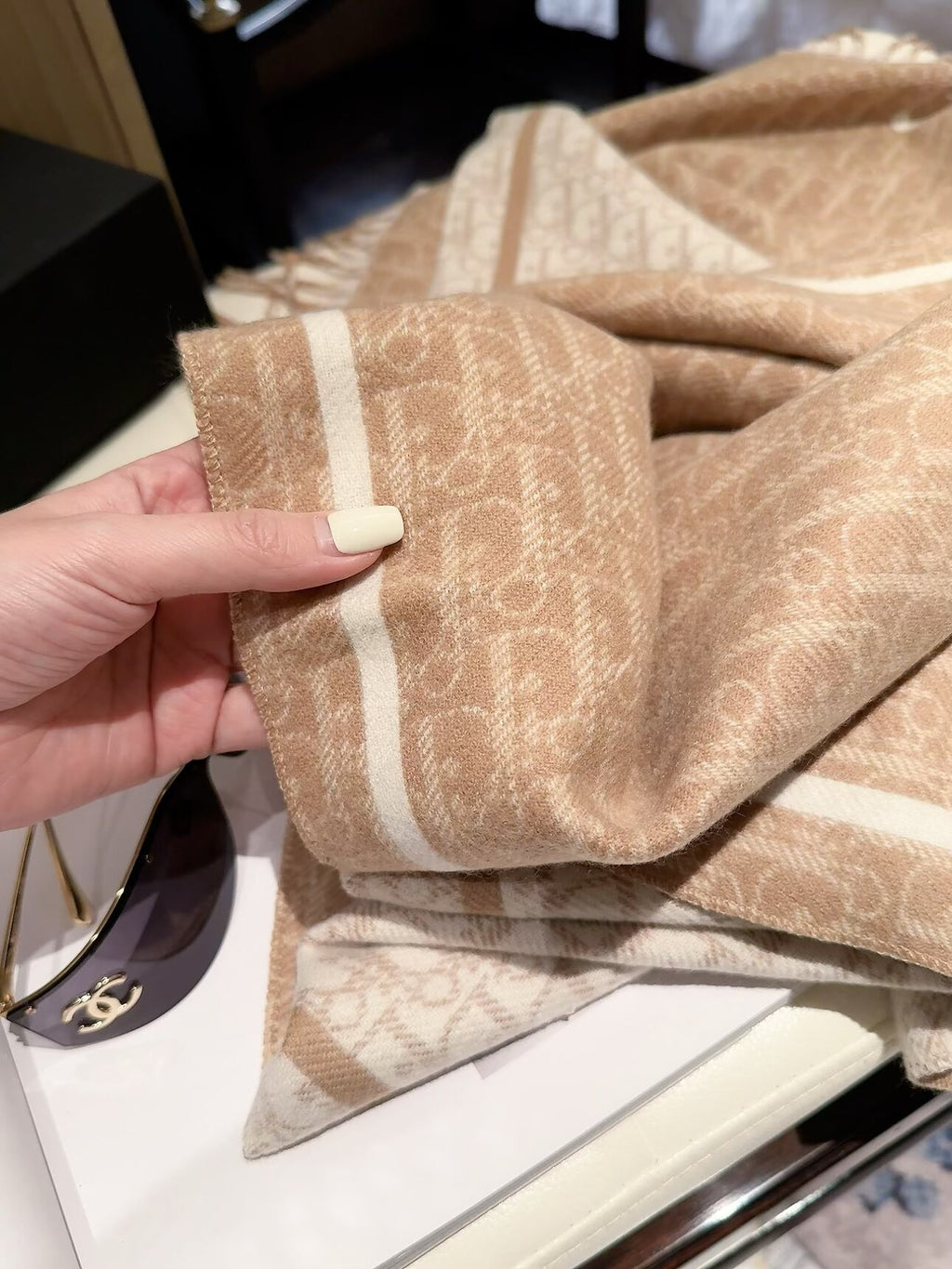 2026 New French-Inspired Jacquard Cashmere Scarf – Elegant Heritage Pattern, Soft Luxury Style
