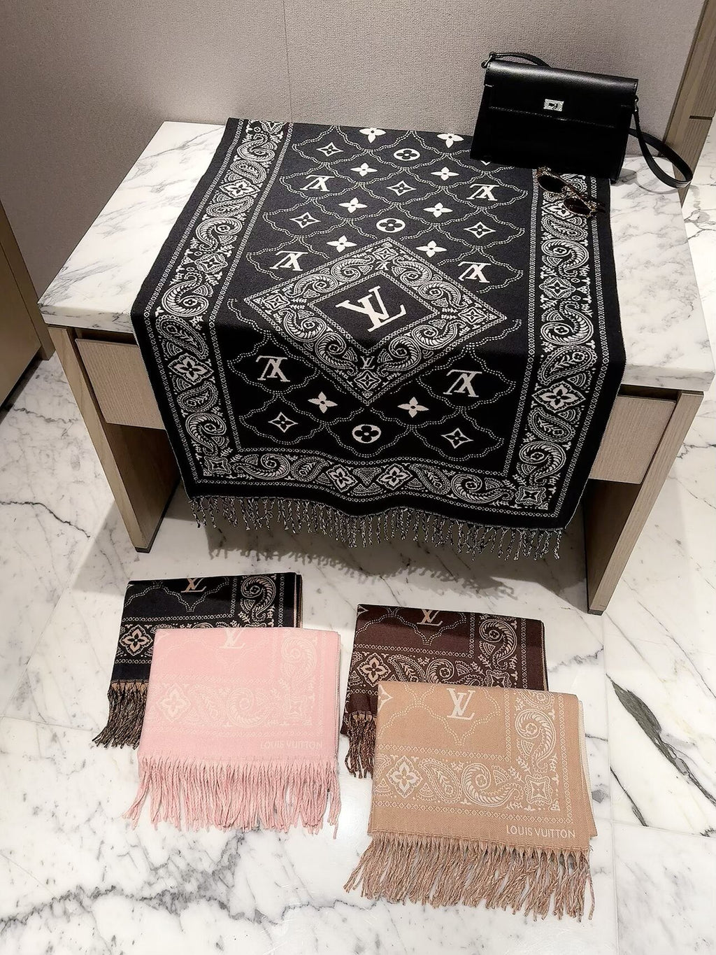 2026 New Vintage Paisley Cashmere Scarf – Ornamental Border, Exotic Heritage Style