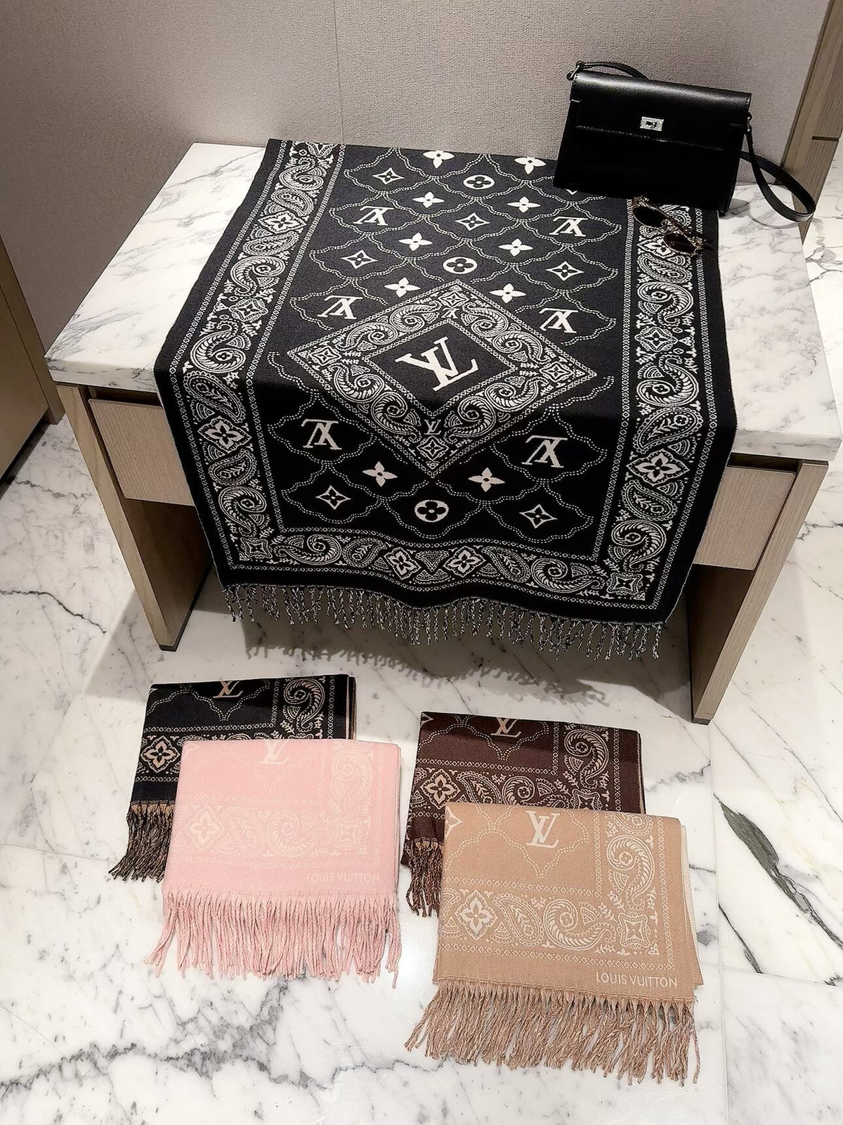 2026 New Vintage Paisley Cashmere Scarf – Ornamental Border, Exotic Heritage Style