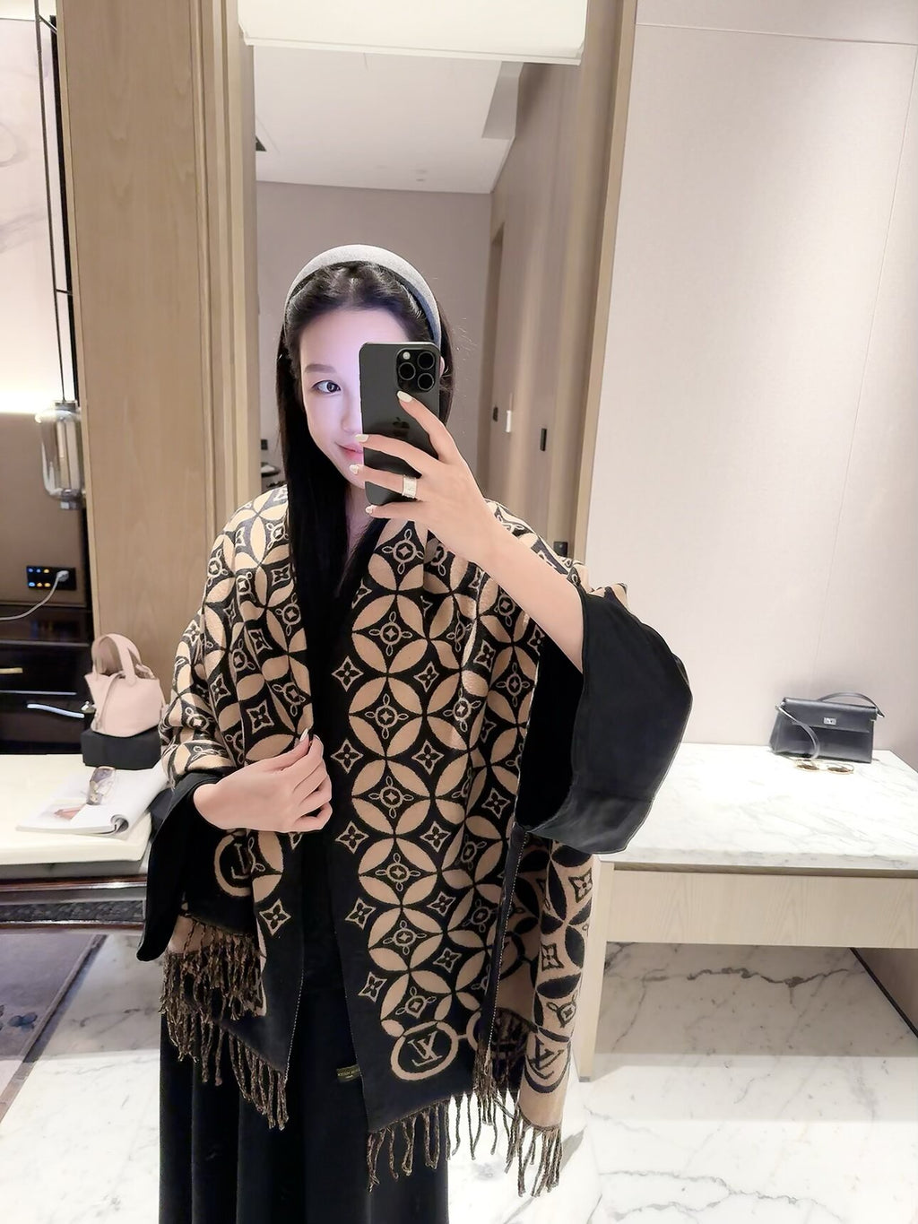 ✨ 2026 New Geometric Circle Jacquard Cashmere Scarf – Vintage Artistic Quiet Luxury