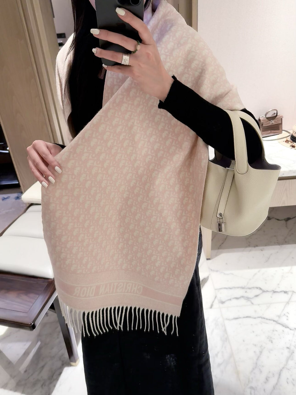 2026 Full-Coverage Geometric Wool Scarf – Refined French-Inspired Winter Style