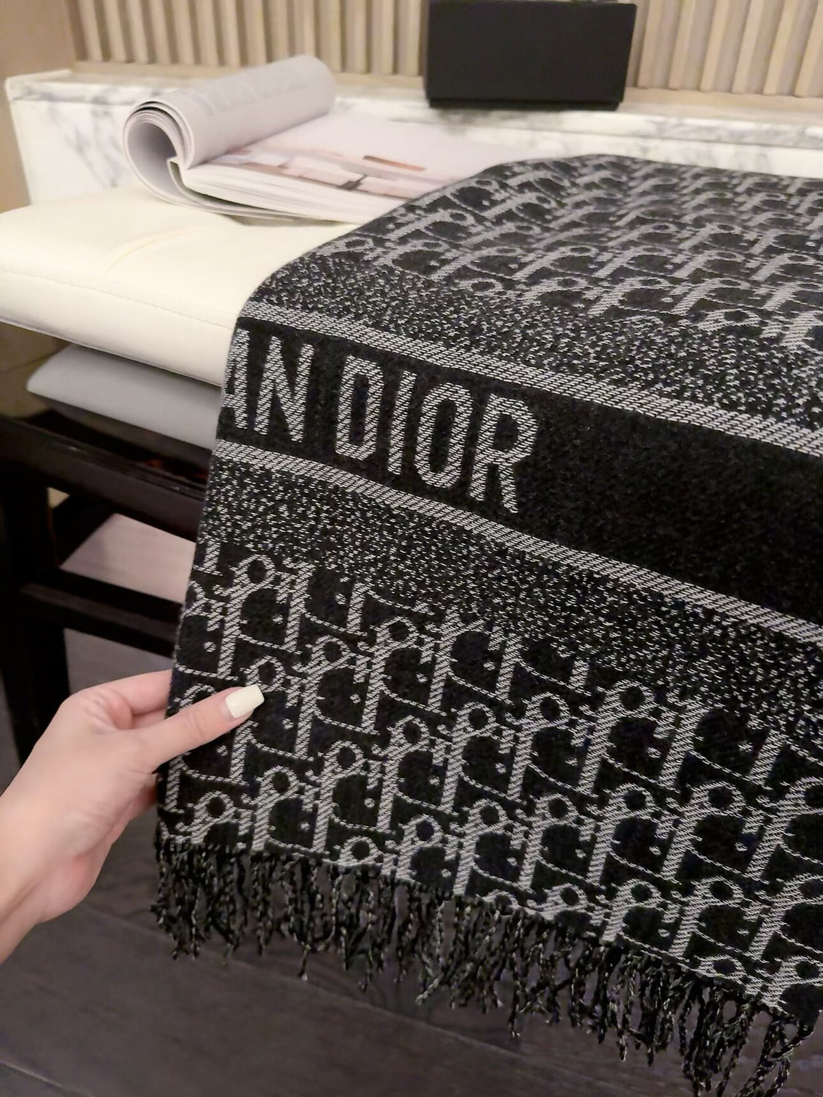 ✨ 2026 New Double-Sided Cashmere Scarf – Two Patterns, Two Styles
