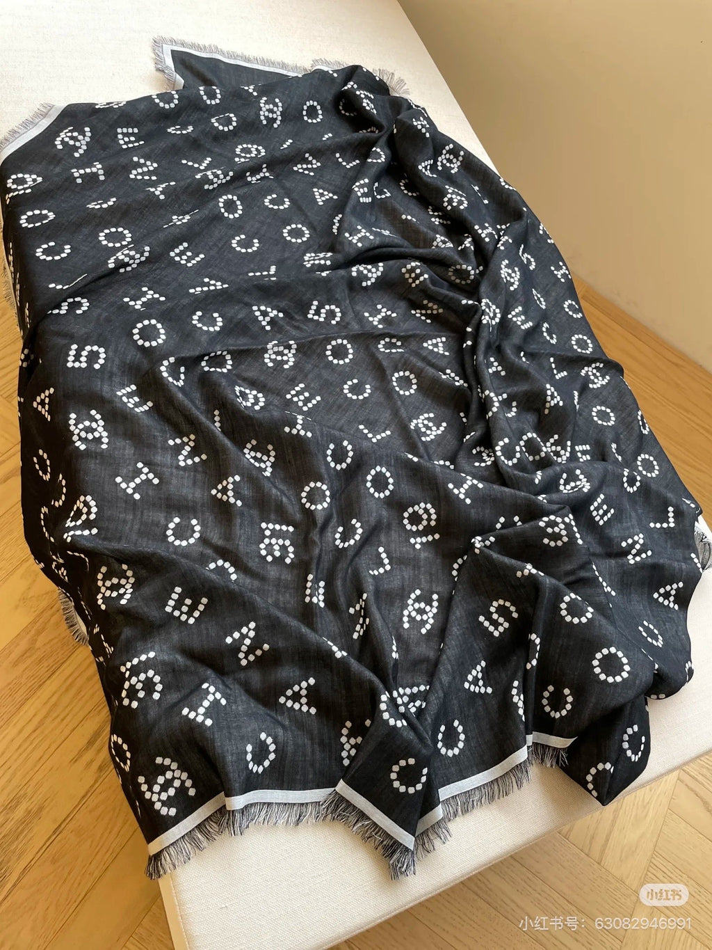 🖤 Double-Sided Jacquard Wool & Silk Square Scarf ‼️