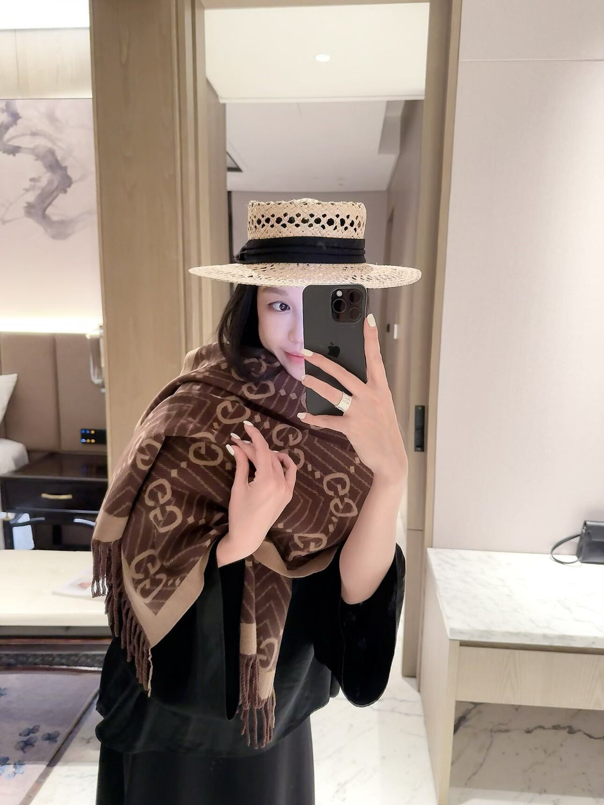 2026 New Chevron Wave Cashmere Scarf – Geometric Jacquard, Contrast Border, Vintage-Inspired Style