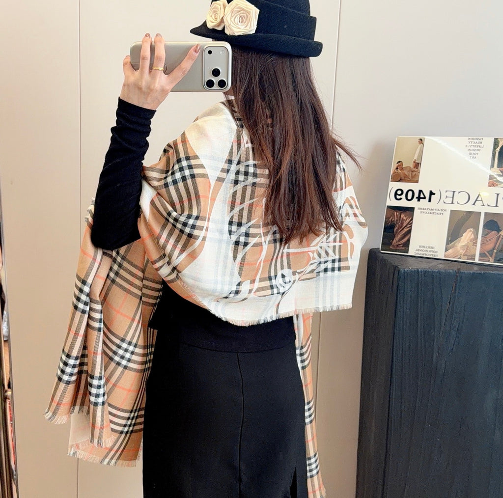 Reversible Equestrian Plaid Scarf – 70% Wool & 30% Silk, Double-Sided Contrast Design, 200 × 65 cm