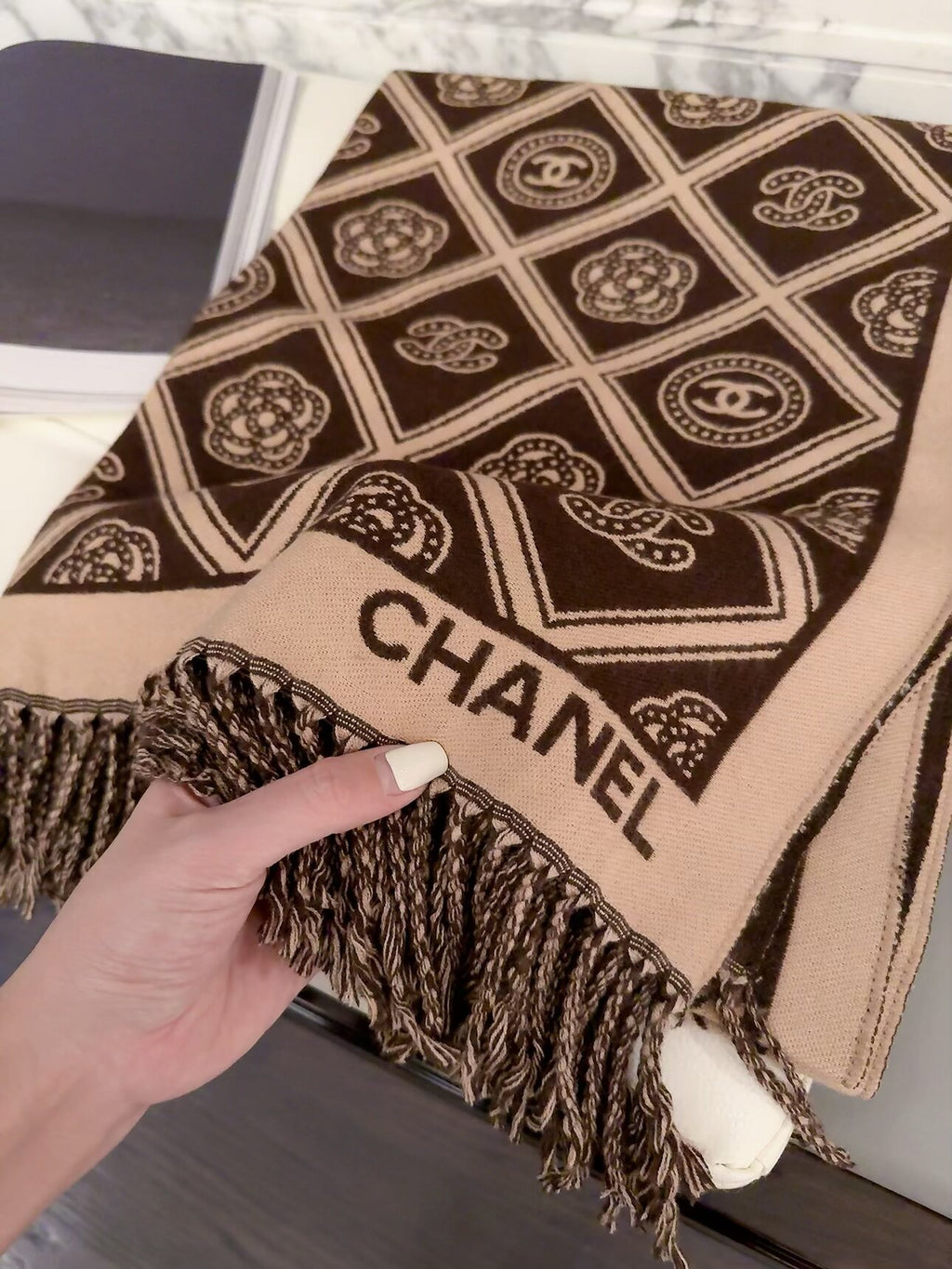 ✨ 2026 New Vintage Diamond Jacquard Cashmere Scarf – Refined Retro Elegance