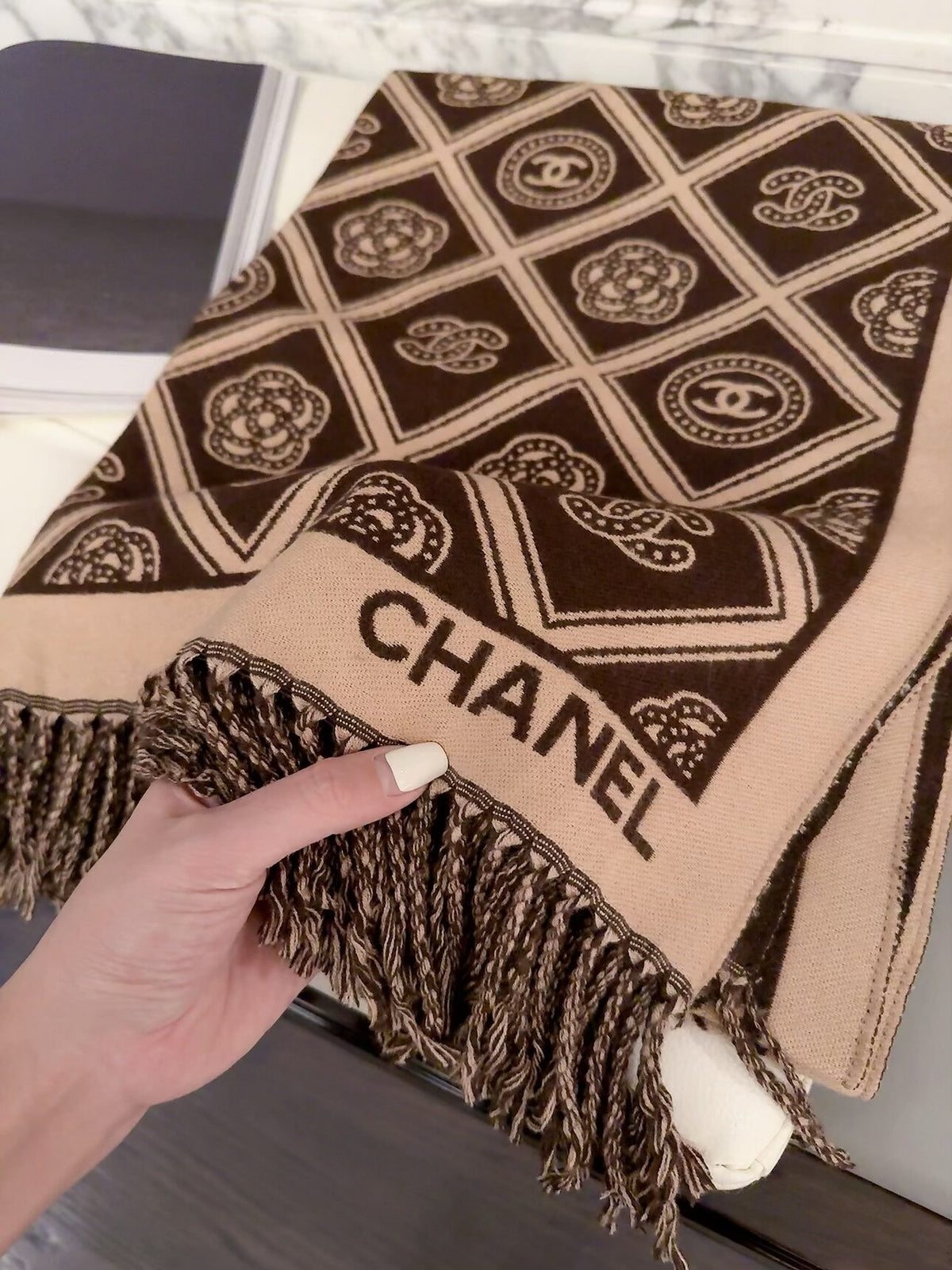 ✨ 2026 New Vintage Diamond Jacquard Cashmere Scarf – Refined Retro Elegance