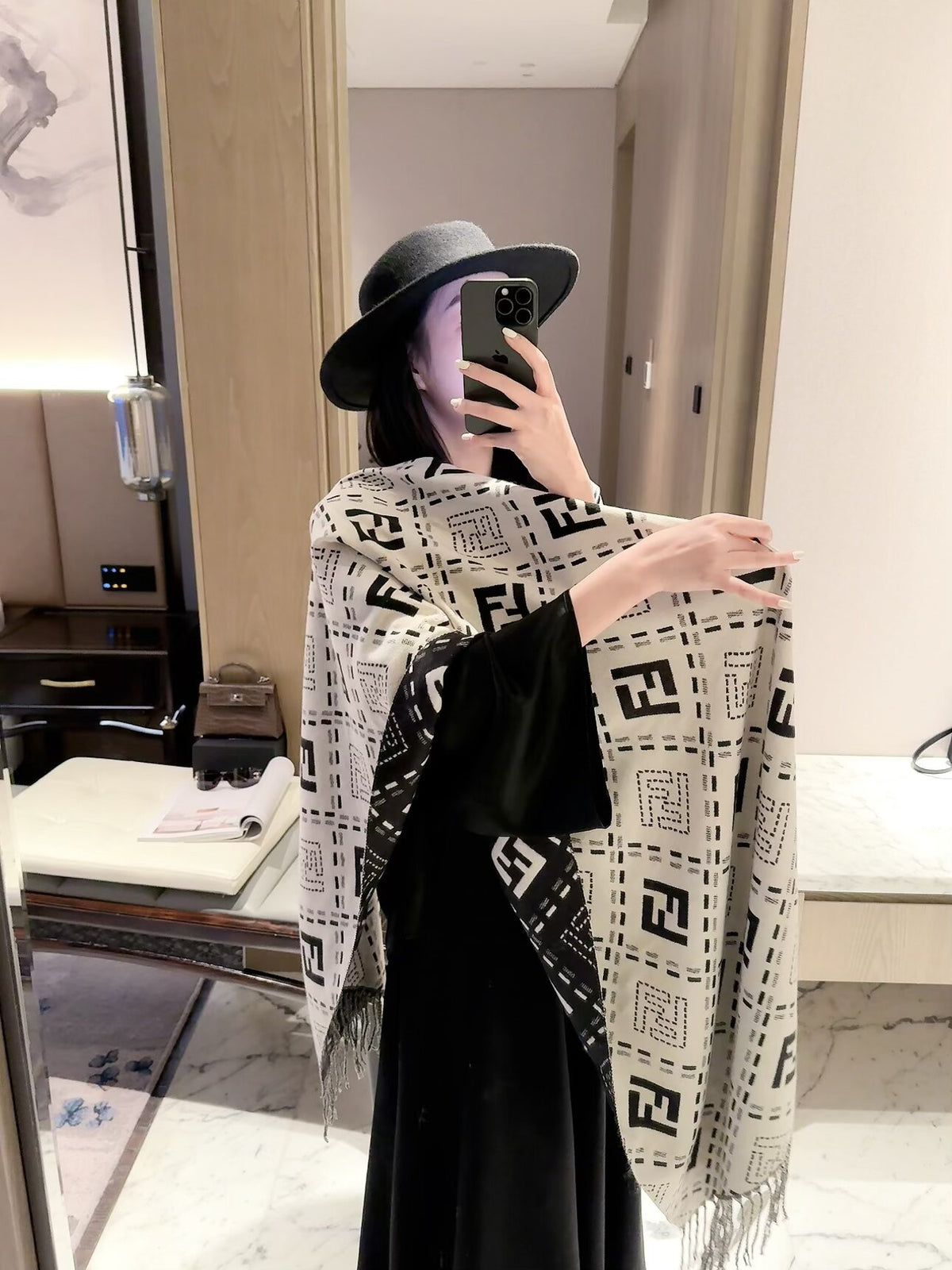 2026 New Geometric Jacquard Cashmere Scarf – Soft Thick Cashmere, Reversible Styling, Multiple Colors