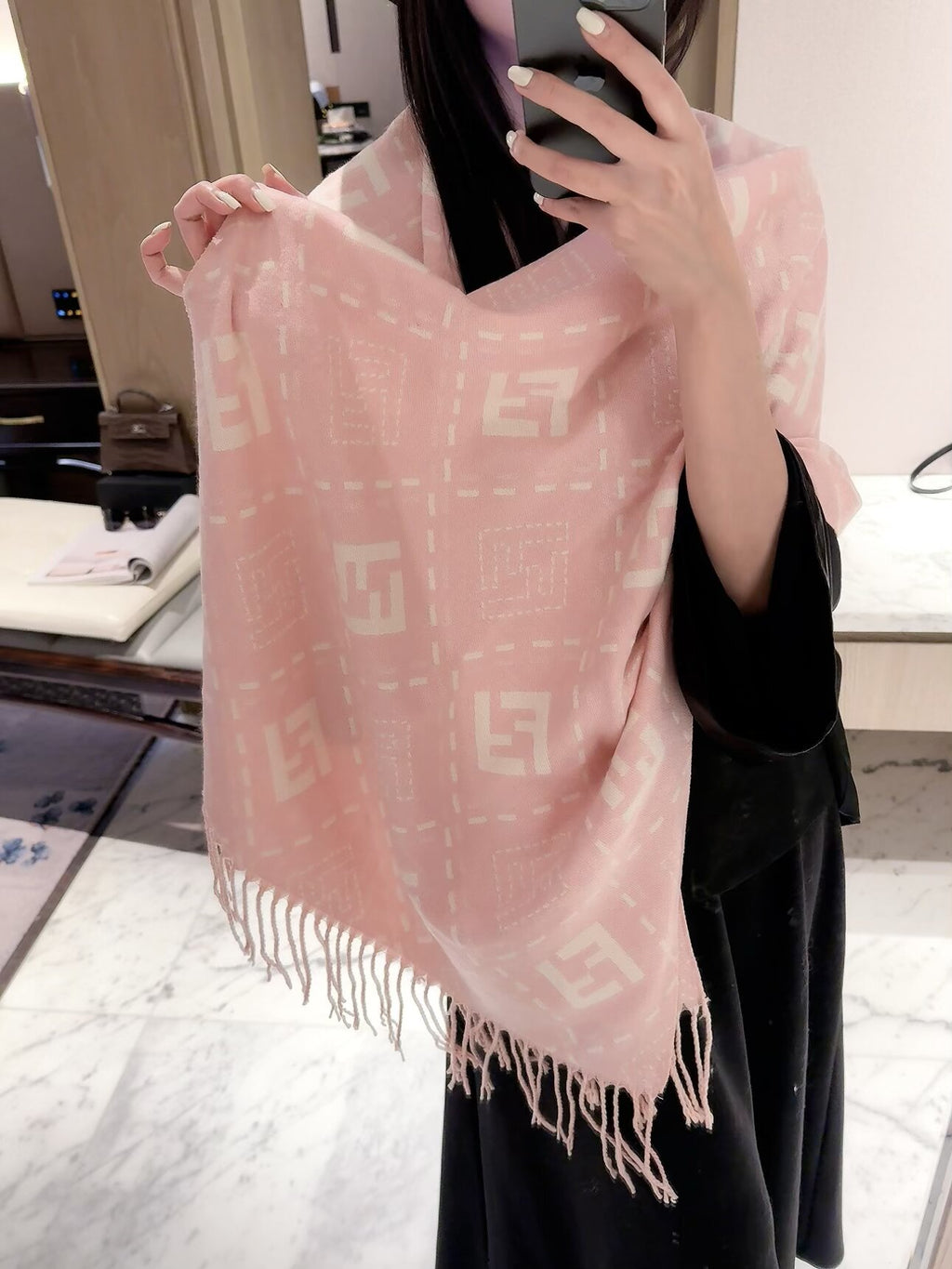 2026 New Geometric Jacquard Cashmere Scarf – Soft Thick Cashmere, Reversible Styling, Multiple Colors