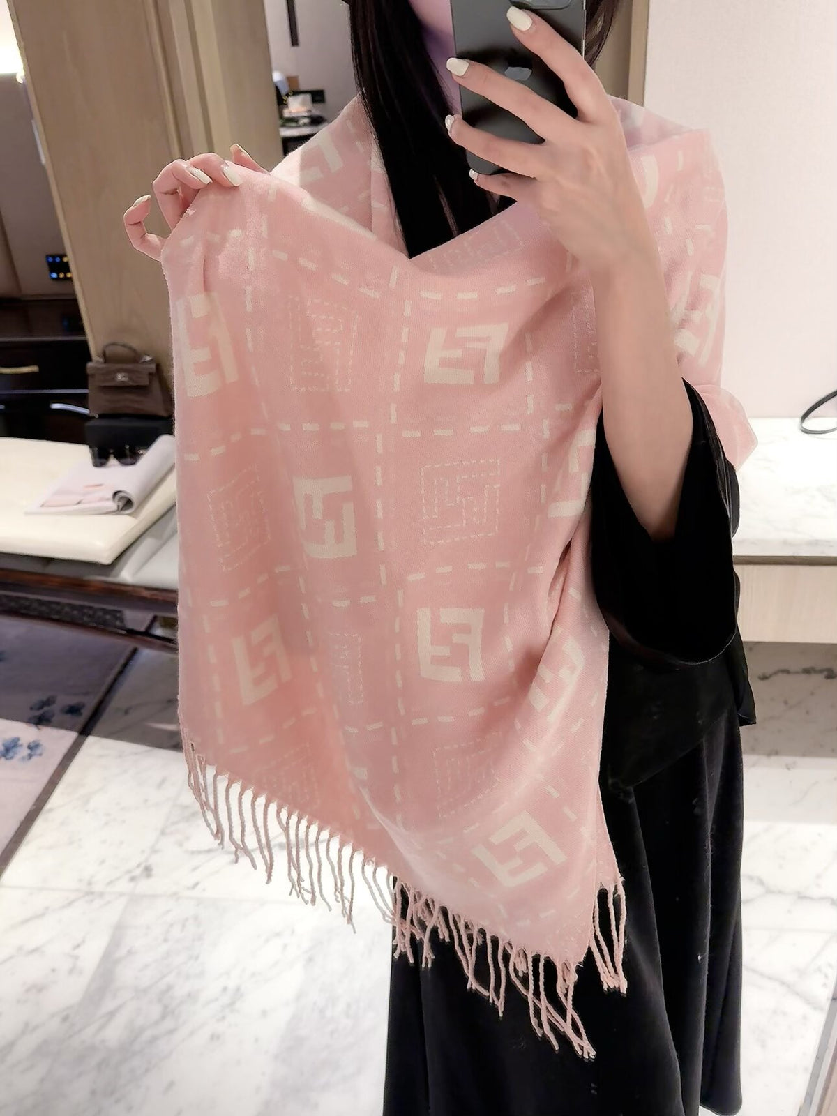 2026 New Geometric Jacquard Cashmere Scarf – Soft Thick Cashmere, Reversible Styling, Multiple Colors