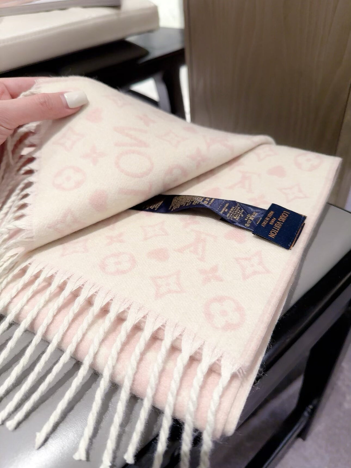 2026 New Heart Jacquard Cashmere Scarf – Sweet & Refined Winter Style