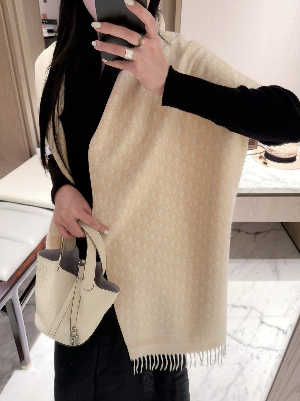2026 Full-Coverage Geometric Wool Scarf – Refined French-Inspired Winter Style