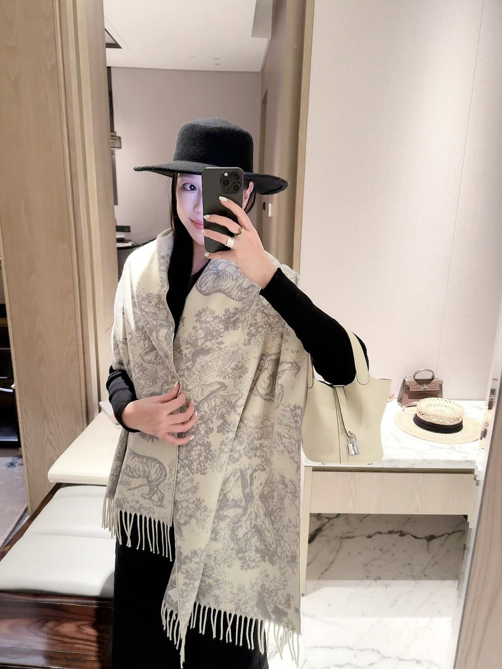 2026 Ink-Wash Jungle Wool Scarf – Artistic Animal Print, French-Inspired Elegance