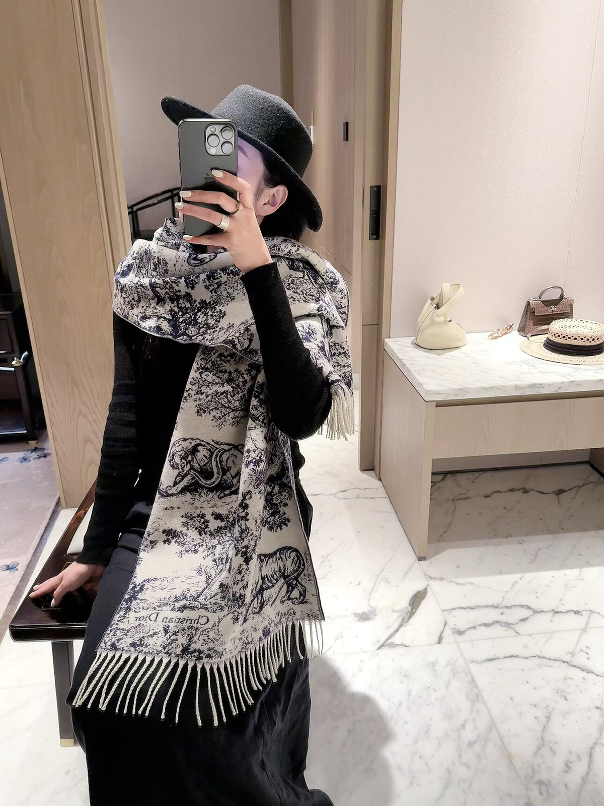 2026 Ink-Wash Jungle Wool Scarf – Artistic Animal Print, French-Inspired Elegance