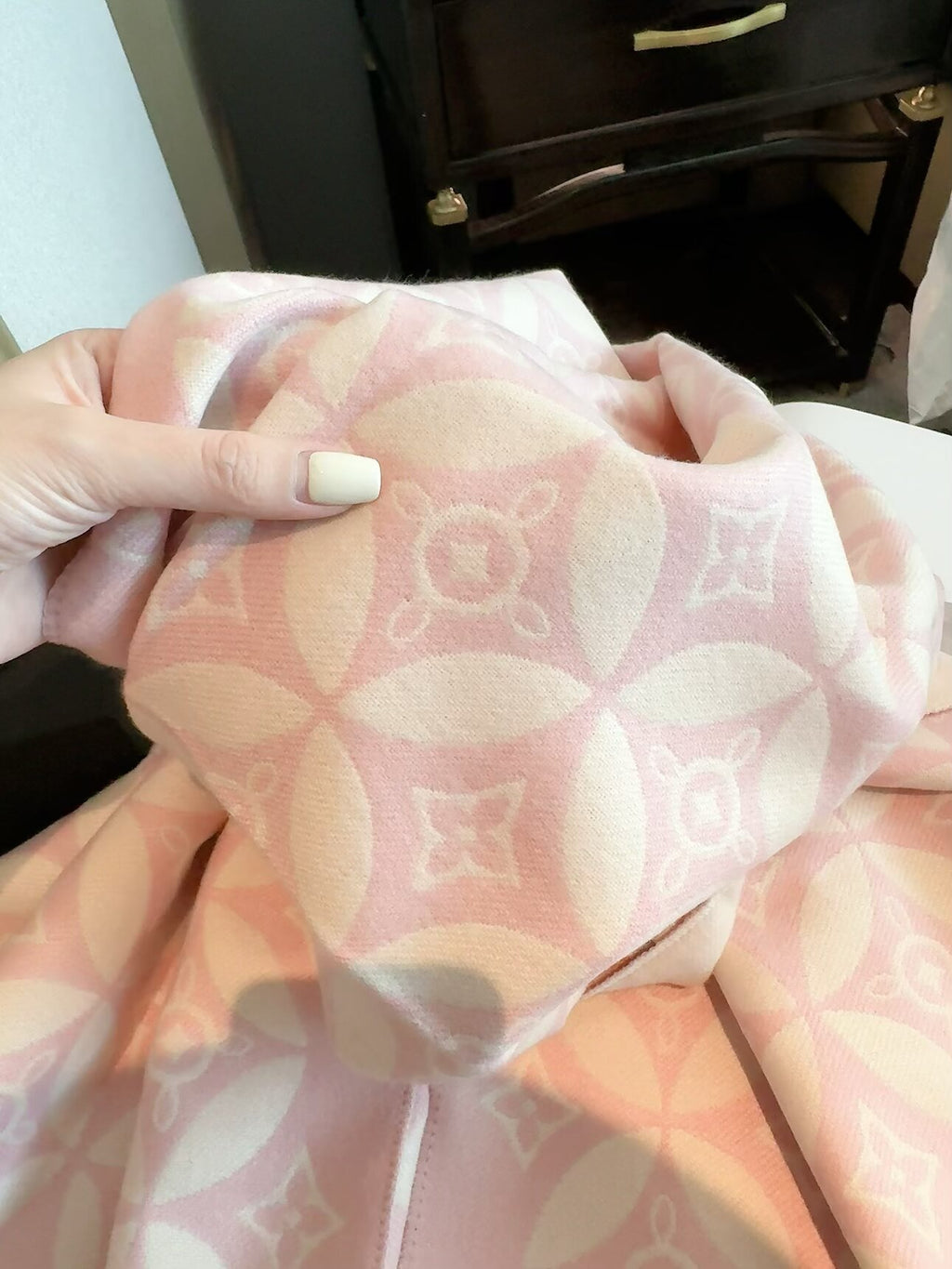 ✨ 2026 New Geometric Circle Jacquard Cashmere Scarf – Vintage Artistic Quiet Luxury