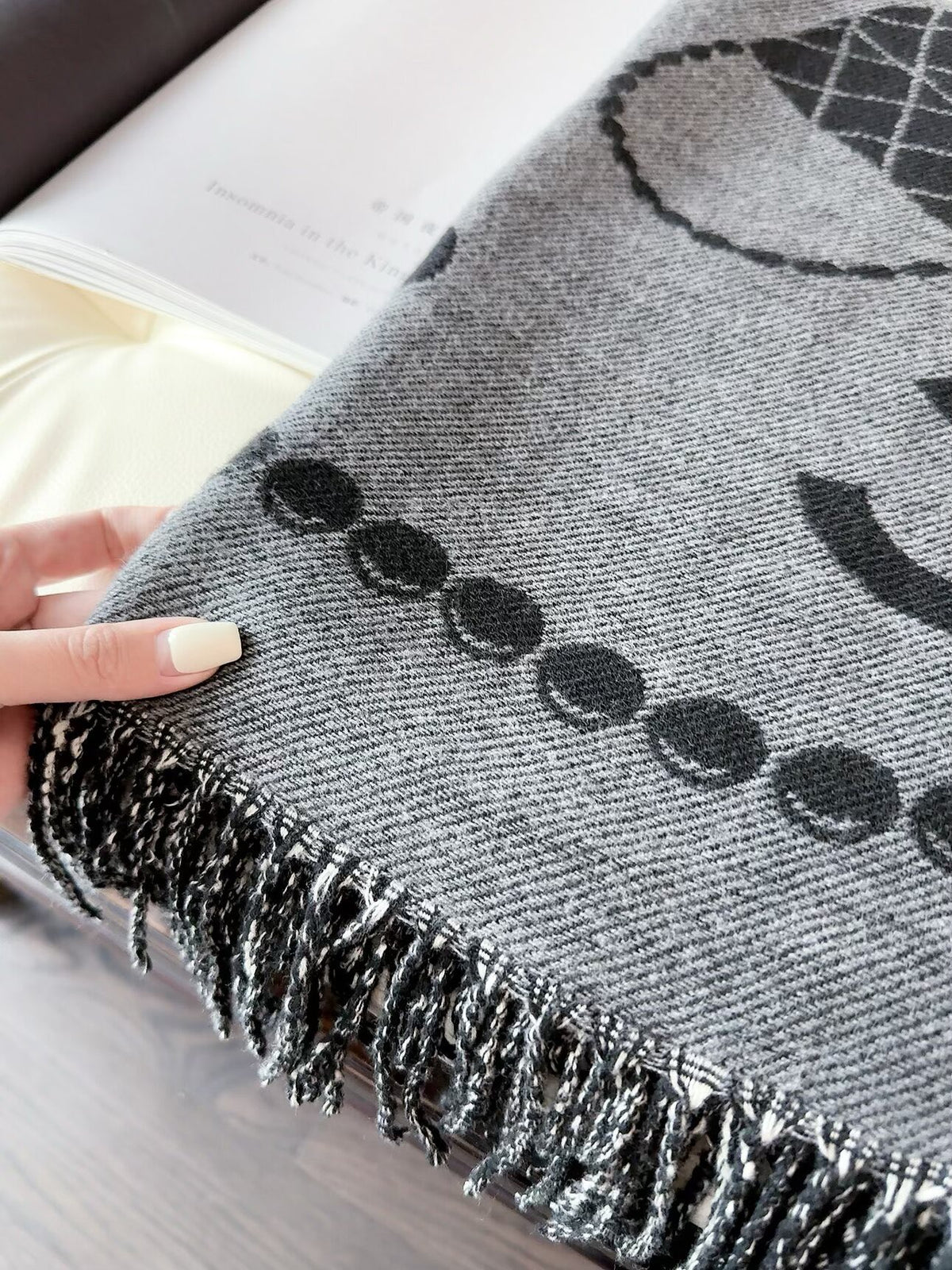 2026 New Double-Sided Cashmere Scarf – Playful Vintage Feminine Style